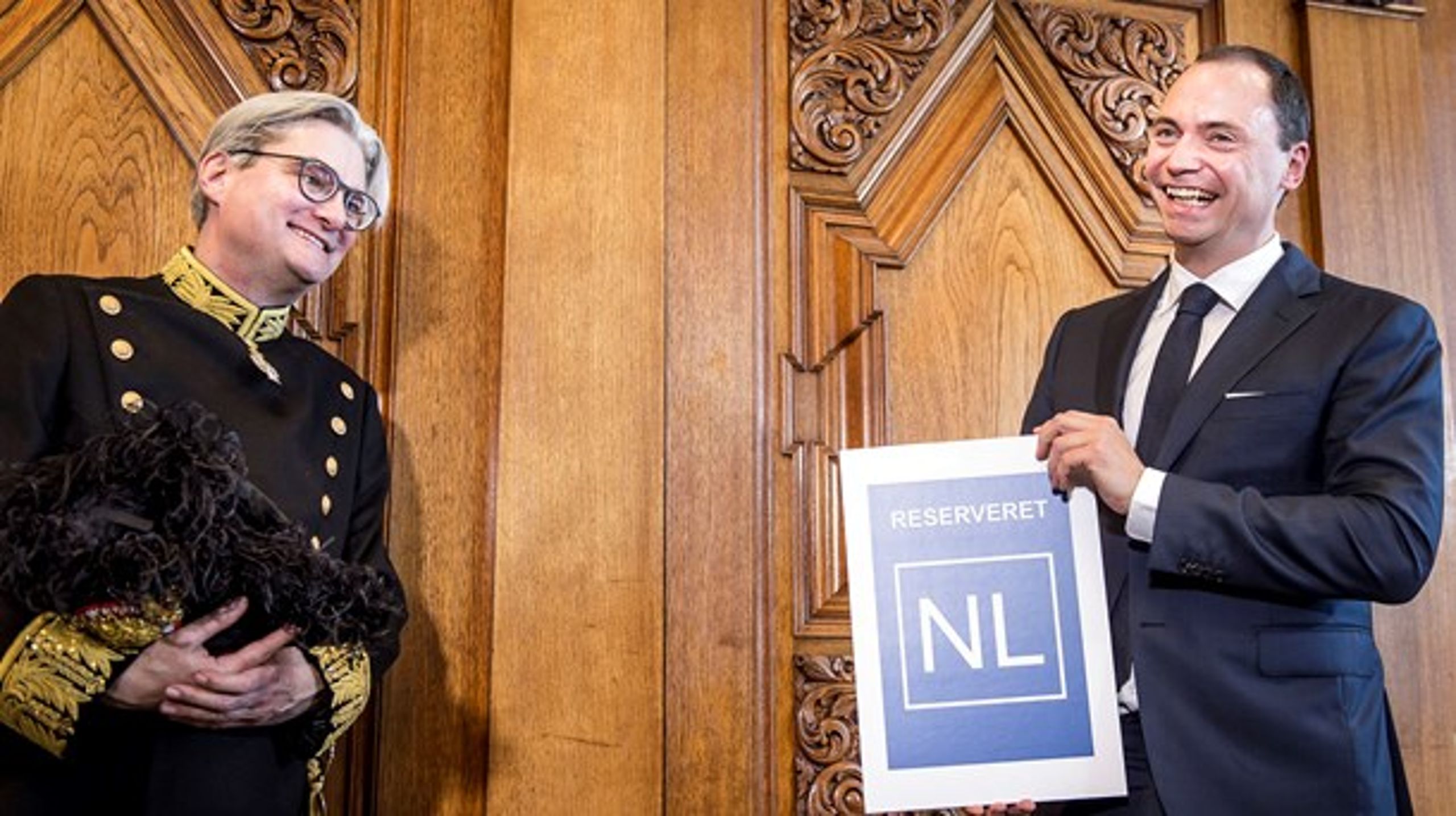 Tommy Ahlers har overtaget Søren Pinds ministerium og hans valgkreds. Men indtil videre har Martin Geertsen overtaget Pinds gamle sæde i Folketinget.&nbsp;