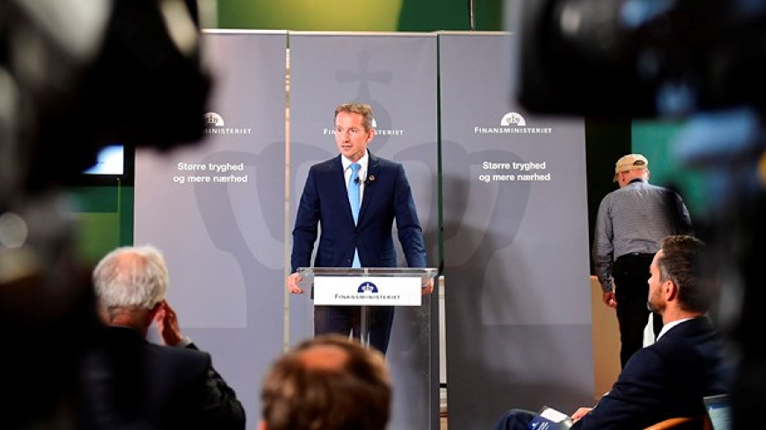 "På den borgerlige side er problemet, at Venstre under Fogh og i grunden også med Kristian Jensens finanslovsudspil er løbet så meget ind på midten."