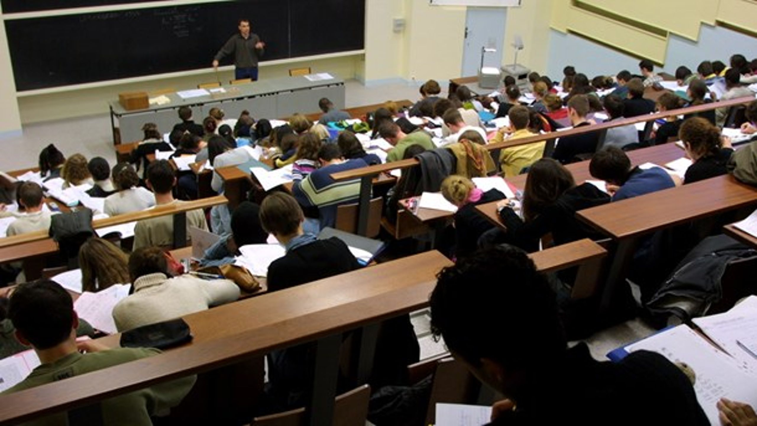 Det
danske uddannelsessystem og politikernes rammer for uddannelserne med blandt
andet fremdriftsreform og dobbeltuddannelser er gevaldigt udfordret af den paradoksale virkelighed, skriver&nbsp;Søren Schultz Hansen.<br>