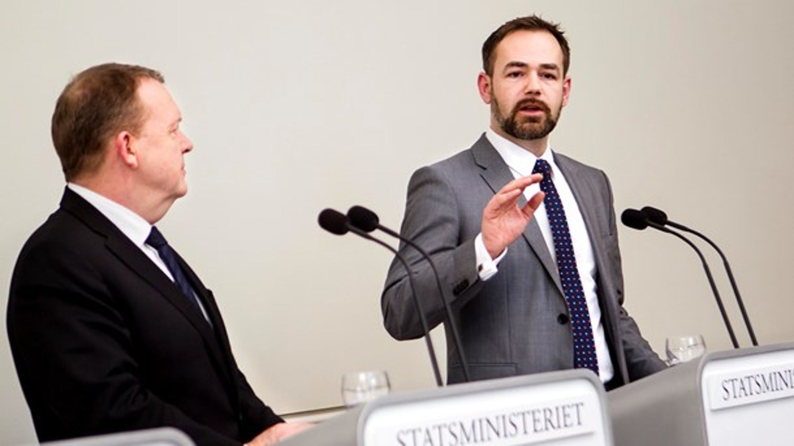 Hvis Folketinget vil noget andet med folkeskolen, "så må man sætte sig ned og omsætte det til lovgivning,” siger KL-formand Jacob Bundsgaard (th).