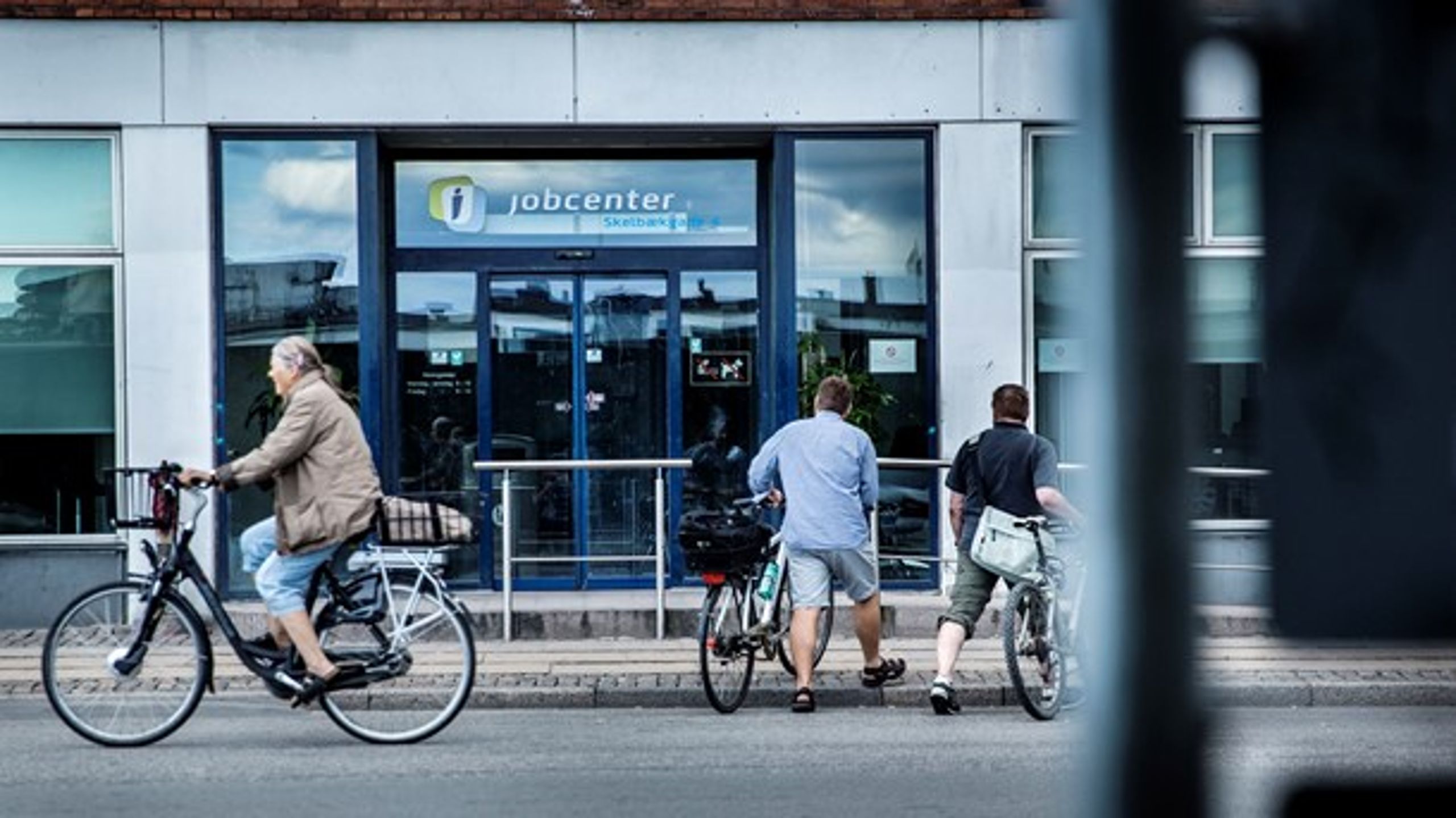 Der mangler arbejdskraft. Derfor er det nu, vi skal handle for at få alle ind på arbejdsmarkedet, lyder det fra LO Aarhus og Region Midtjylland.