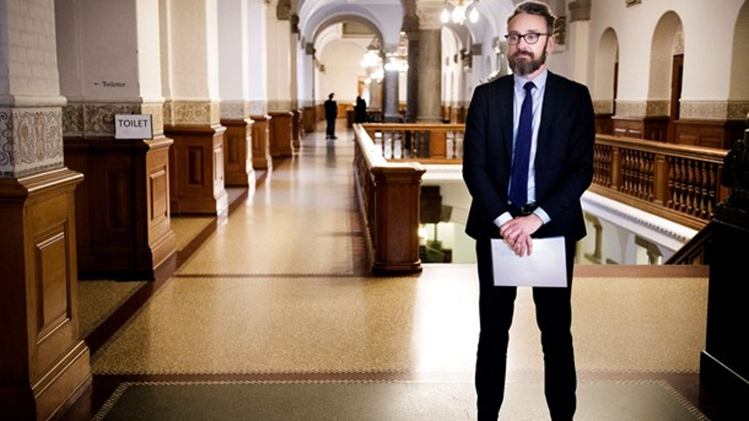 Statens ordning med udlejning af lokaler er "smidig og økonomisk", siger minister Ole Birk Olesen (LA), selv om staten mister millioner i tabte indtægter for tomme lokaler. DF vil leje lokalerne ud til studerende, og det er V, K, LA og S positive overfor.