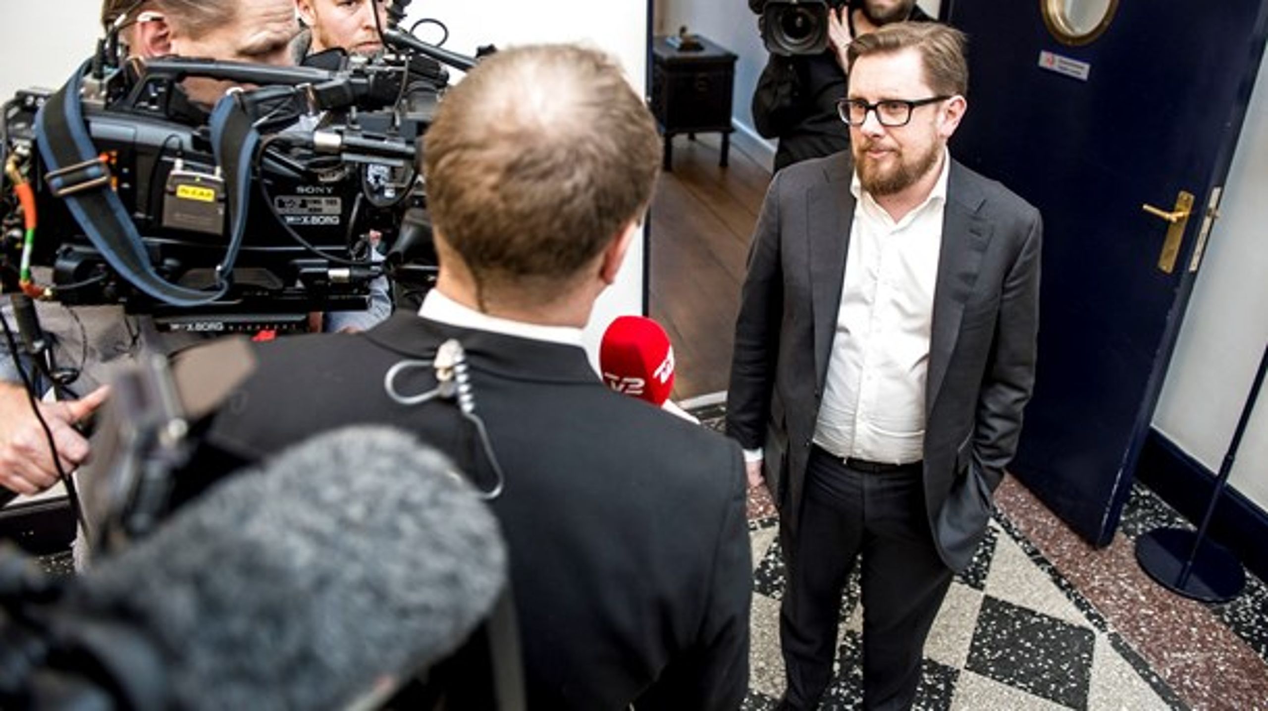 Økonomi- og indenrigsminister Simon Emil Ammitzbøll-Bille (LA) mener ikke, at det kan passe, at over halvdelen af landets kommuner er særligt vanskeligt stillede. Og det må de selv vide.
