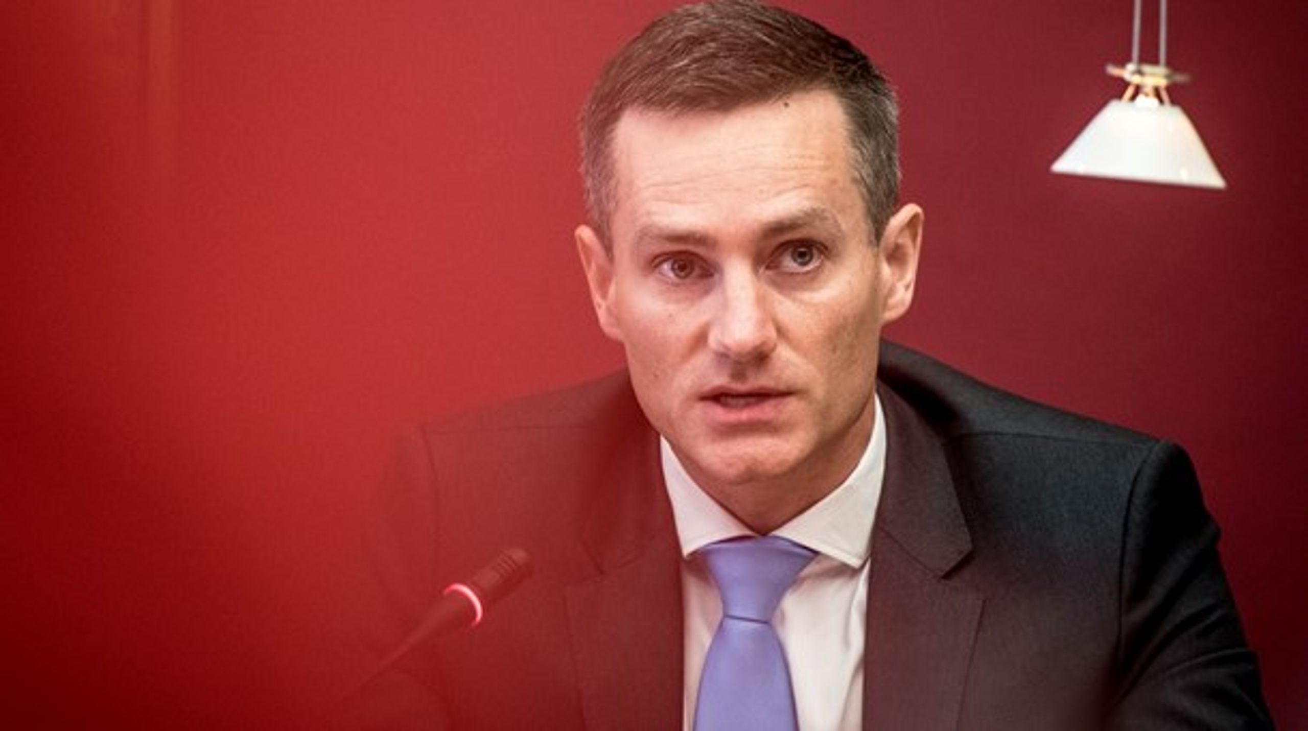 <b>LIGEGLAD</b>: Danskere, der falder i økonomisk unåde på grund af&nbsp;kviklån med op til 800 procent i rente, skal ikke regne med hjælp fra regeringen, skriver Dan Jørgensen.