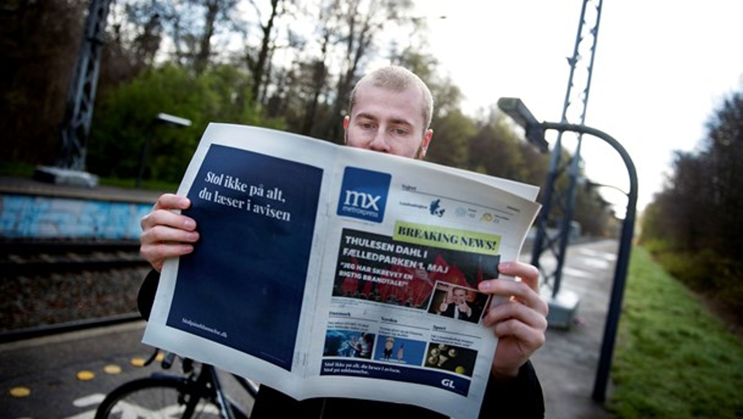 I 2017 havde MetroXpress en reklame, der fremstod som en avisforside med en falsk nyhed. På forsiden stod der, at&nbsp;Dansk Folkepartis formand, Kristian Thulesen Dahl, skulle tale 1. maj i Fælledparken. I virkeligheden var der tale om en kampagne fra Gymnasieskolerne Lærerforening, der ville sætte fokus på falske nyheder.&nbsp;