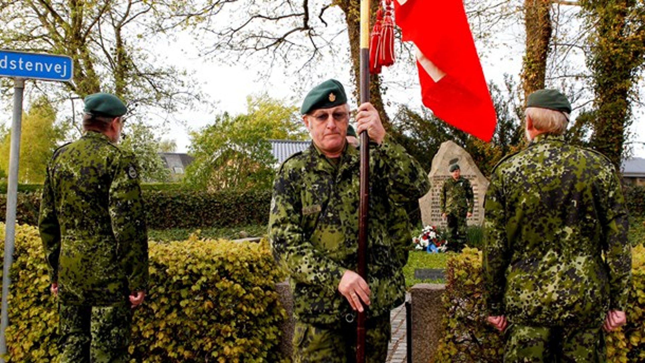 I Hjemmeværnet skattes den historiske forbindelse til modstandsbevægelsen højt. Her til kransenedlæggelse 4. maj arrangeret af hjemmeværnskompagni Hvidsten.&nbsp;