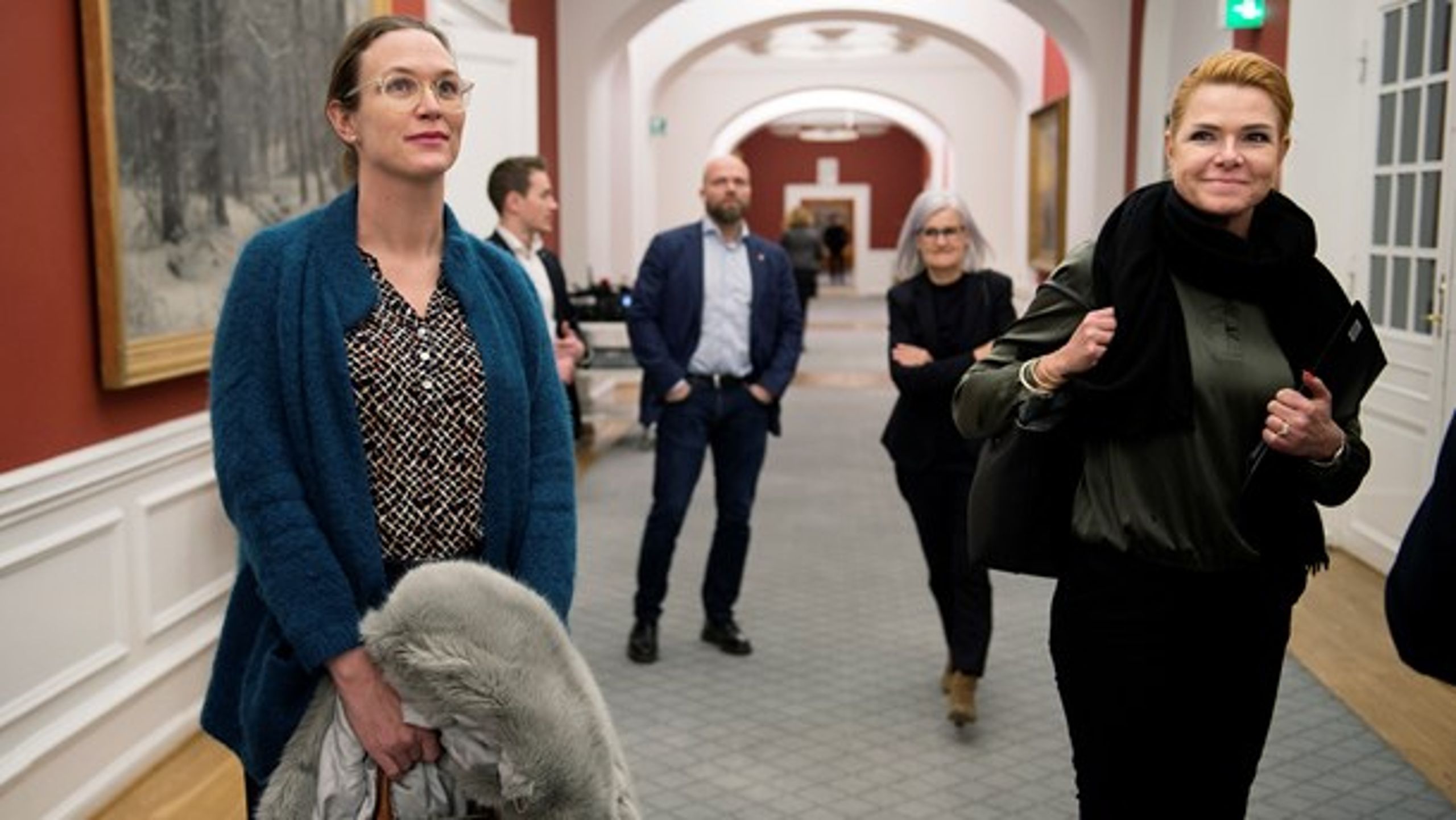 Integrationsminister Inger Støjberg (V) vil løse problemet her og nu. Undervisningsminister Merete Riisager (LA) vil afvente en analyse af problemets omfang. Foto: Liselotte Sabroe Ritzau/Scanpix.&nbsp;<br>