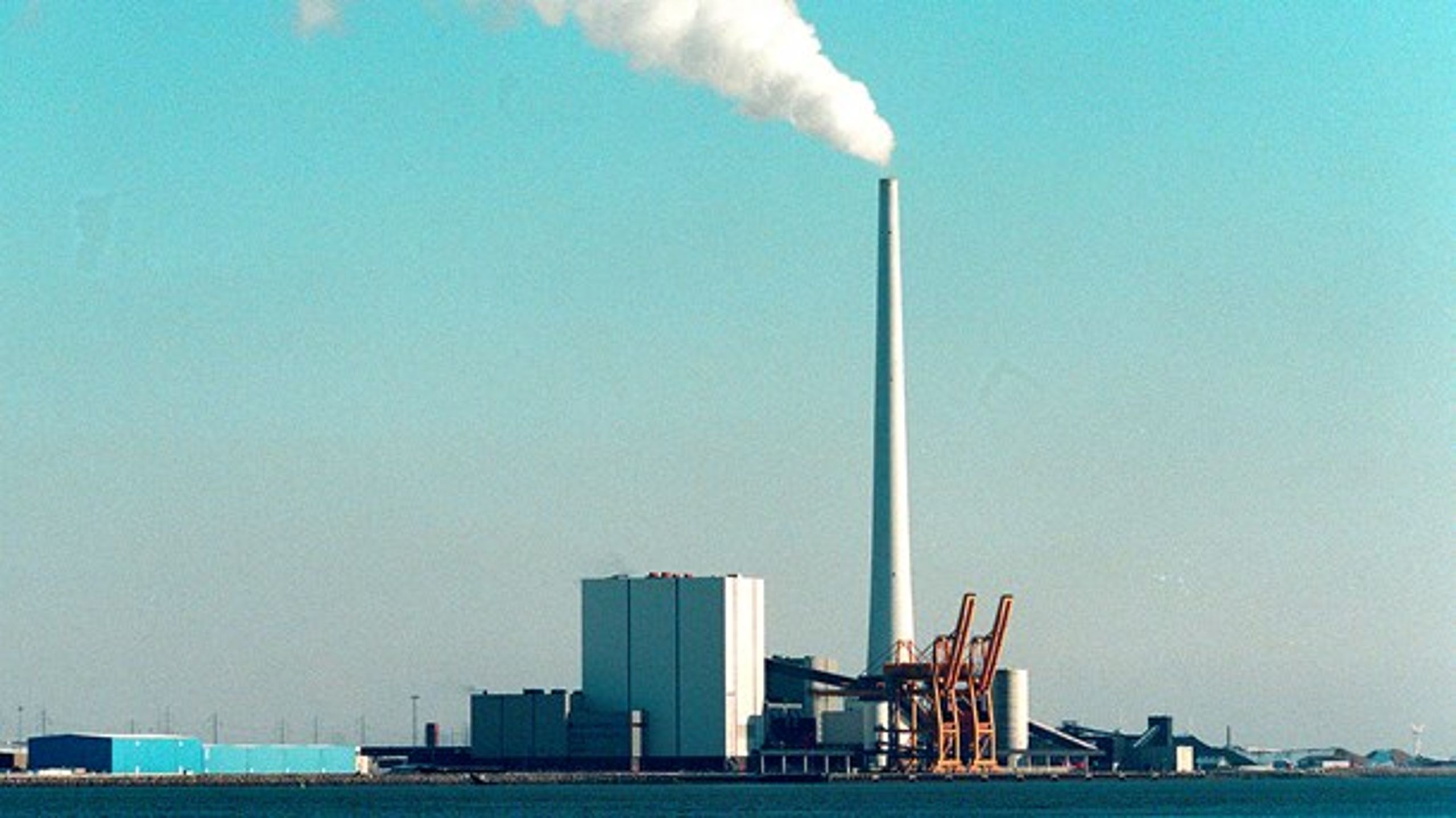 Hvor skal fremtidens varme komme fra i Esbjerg? spørger byens borgmester. Her Esbjergværket, som Ørsted planlægger at tage ud af drift inden 2023.&nbsp;