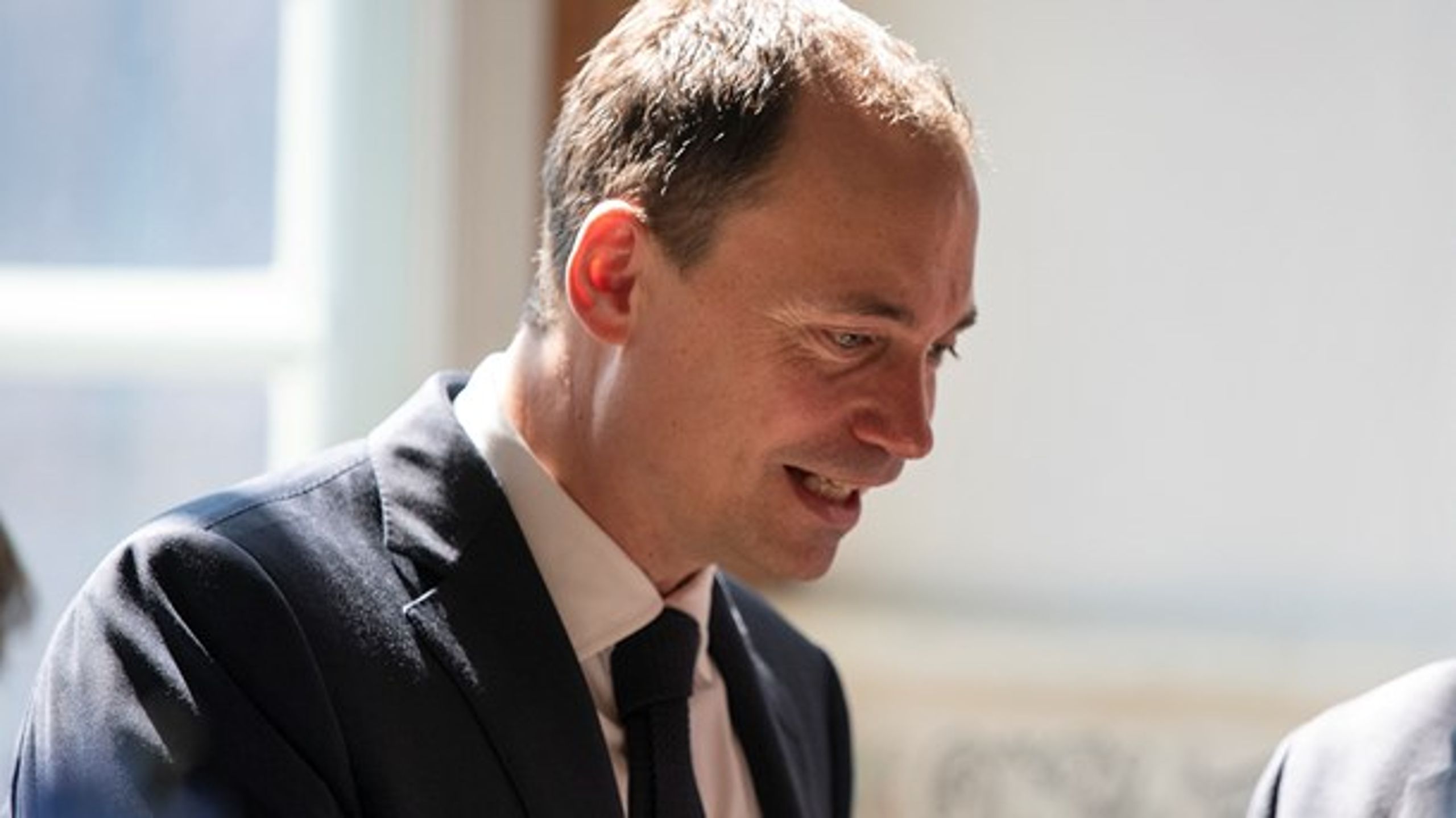 Tommy Ahlers (V) er særligt interesseret i, hvordan vi får flere kvinder til at interessere sig for STEM-fagene, som et af de 12 nye ph.d.-projekter, der har fået støtte,&nbsp;skal undersøge. &nbsp;