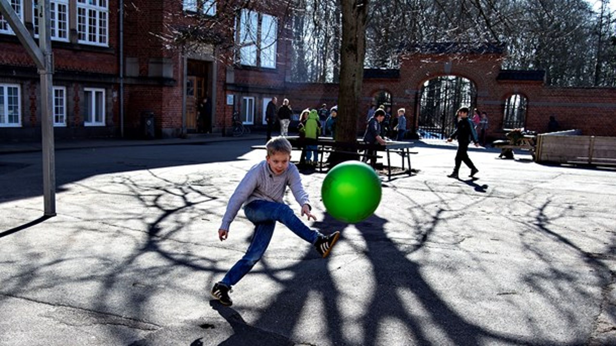 Vi har ikke brug for en ny institution eller flere eksperimenterende alternativer til den kommunale folkeskole. Vi har til gengæld brug for at lægge kræfter i at styrke den skole, vi har, mener formand for KL’s Børne- og Undervisningsudvalg, Thomas Gyldal Petersen.&nbsp;