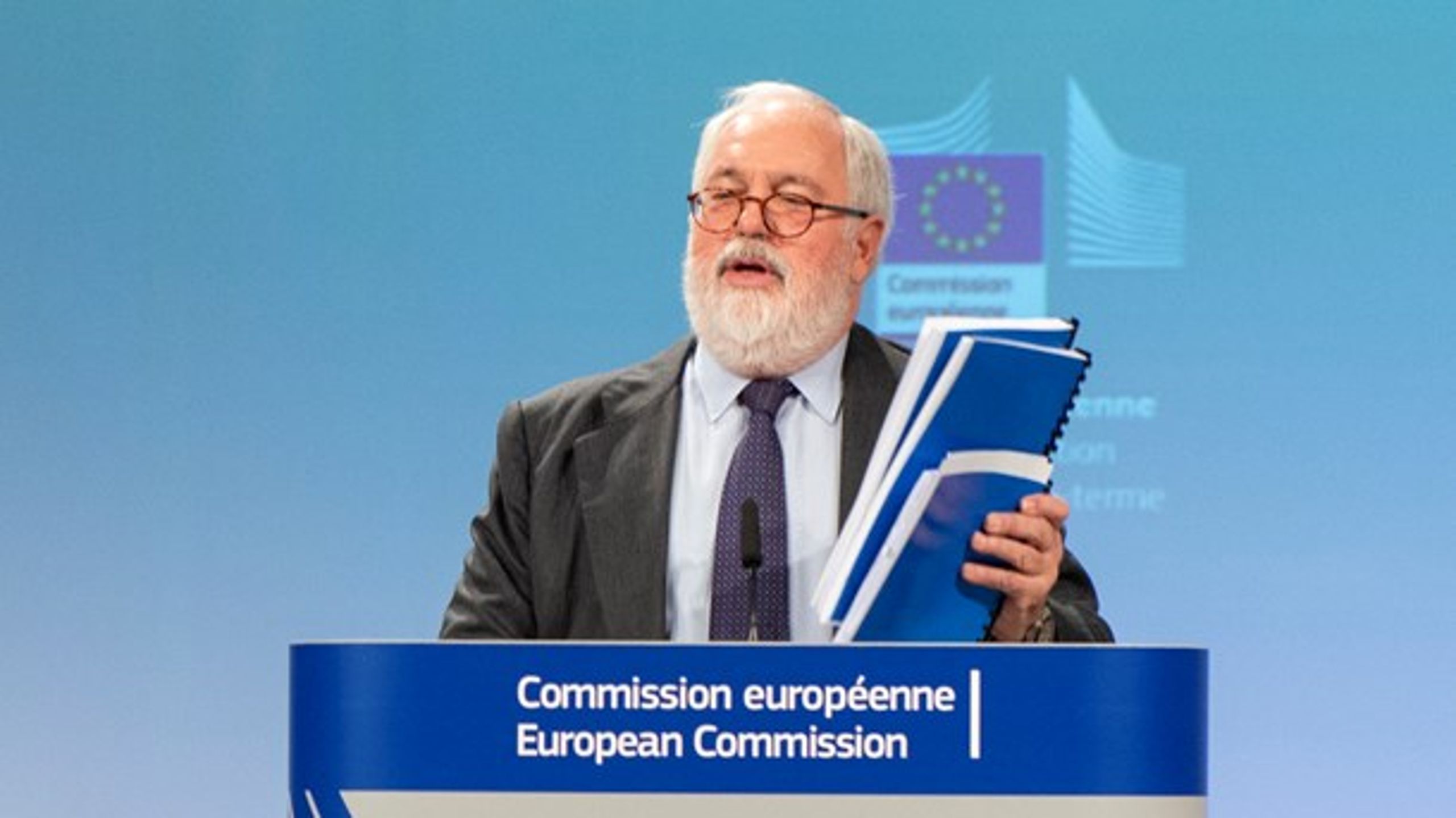 EU's klimakommissær fremlagde store planer for 2050, men får hug for ikke at ville skrue op for ambitionerne på den korte bane.