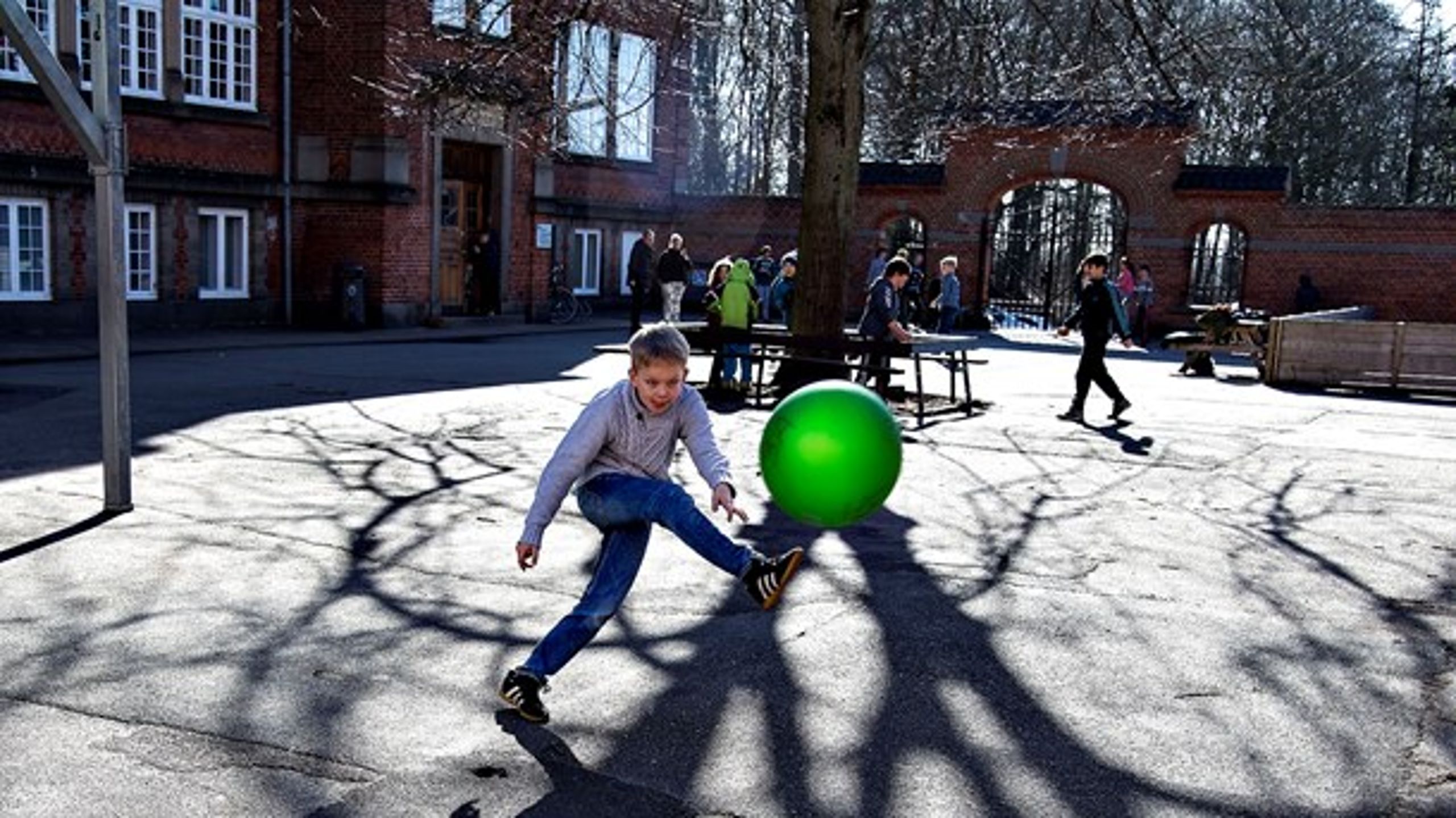 Skolebørn skal have tid til fri leg, og det skal tages alvorligt, hvis for mange keder sig i skolen. Det er nogle af pointerne fra årets mest læste debatindlæg på Altinget: uddannelse.