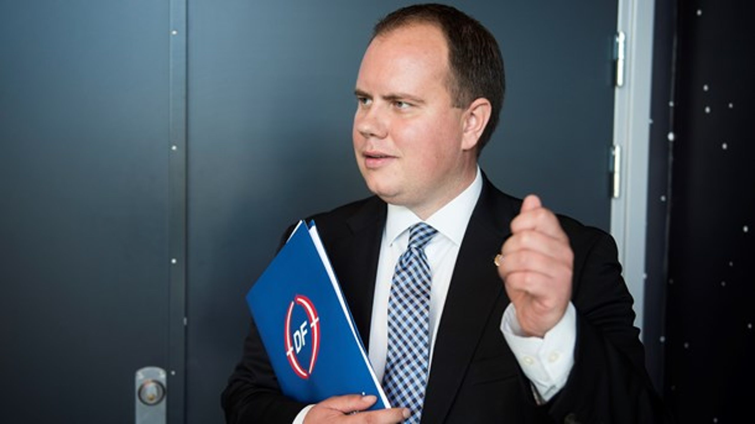 "Man skal behandle børn så godt som muligt, men man må ikke sætte den stramme udlændingepolitik over styr på grund af det," siger Martin Henriksen (DF)