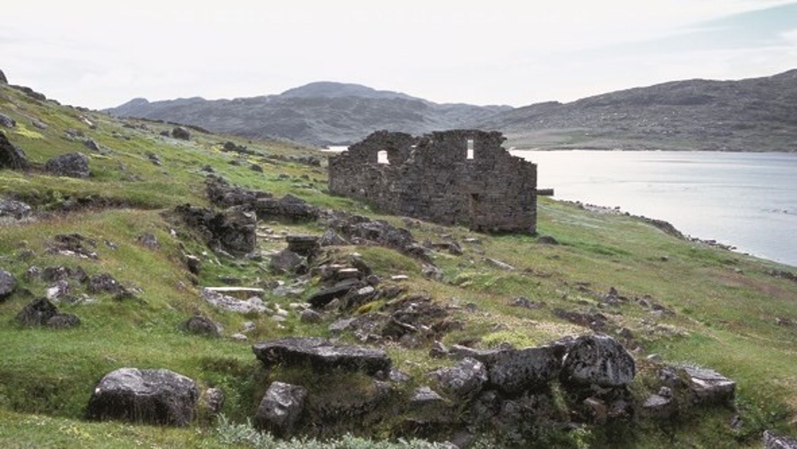 I Aasivissuit-Nipisat har inuitter gennem 4.400 år bevæget sig frem og tilbage mellem fiskeri og fangst ved kysten om vinteren og rensdyrjagt inde i landet om sommeren.