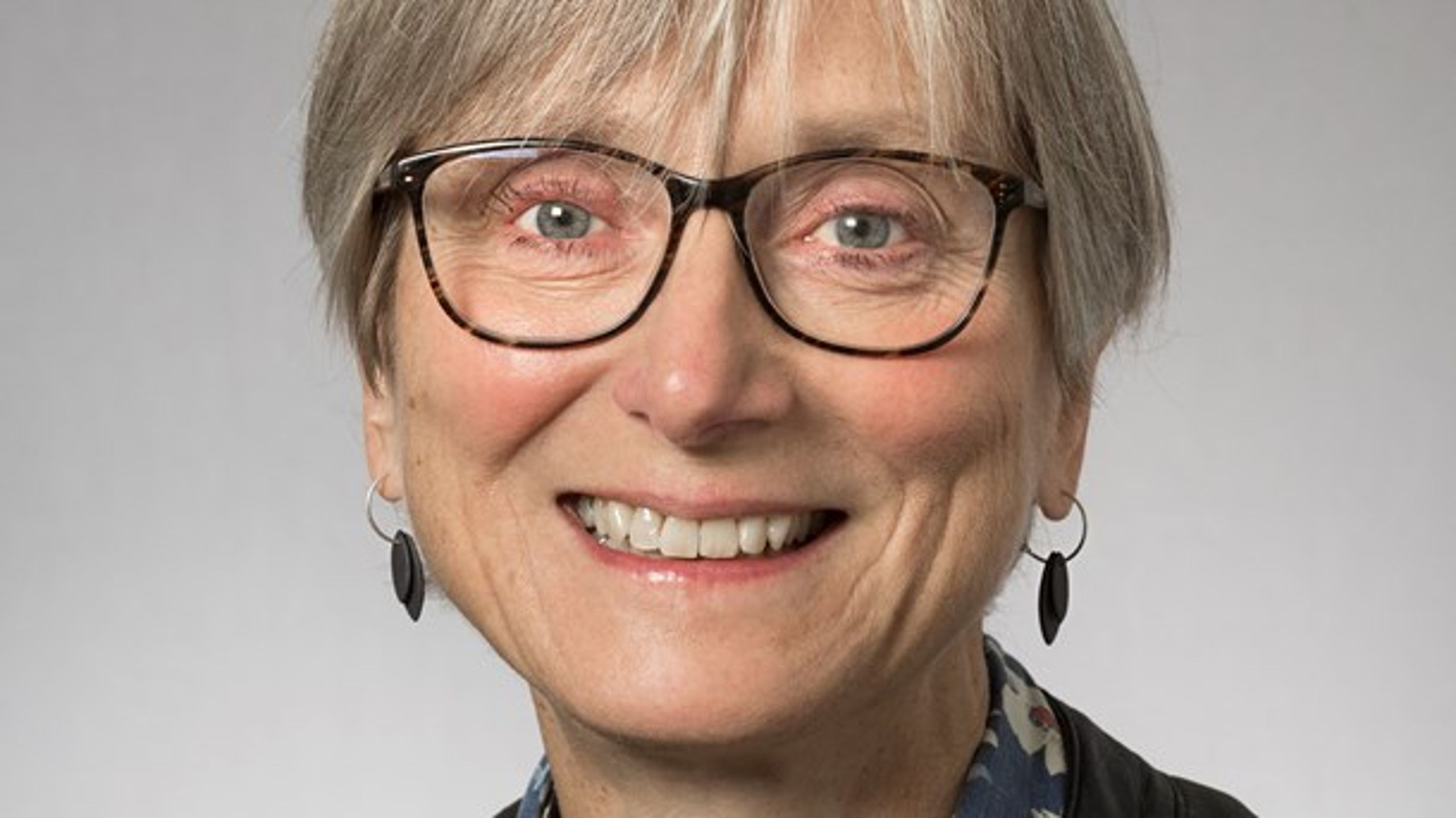 Vi risikerer, at yngre forskere fravælger universiteterne af grunde, som ikke er baseret på kompetencer og talent, mener prodekan Lise Wogensen Bach.