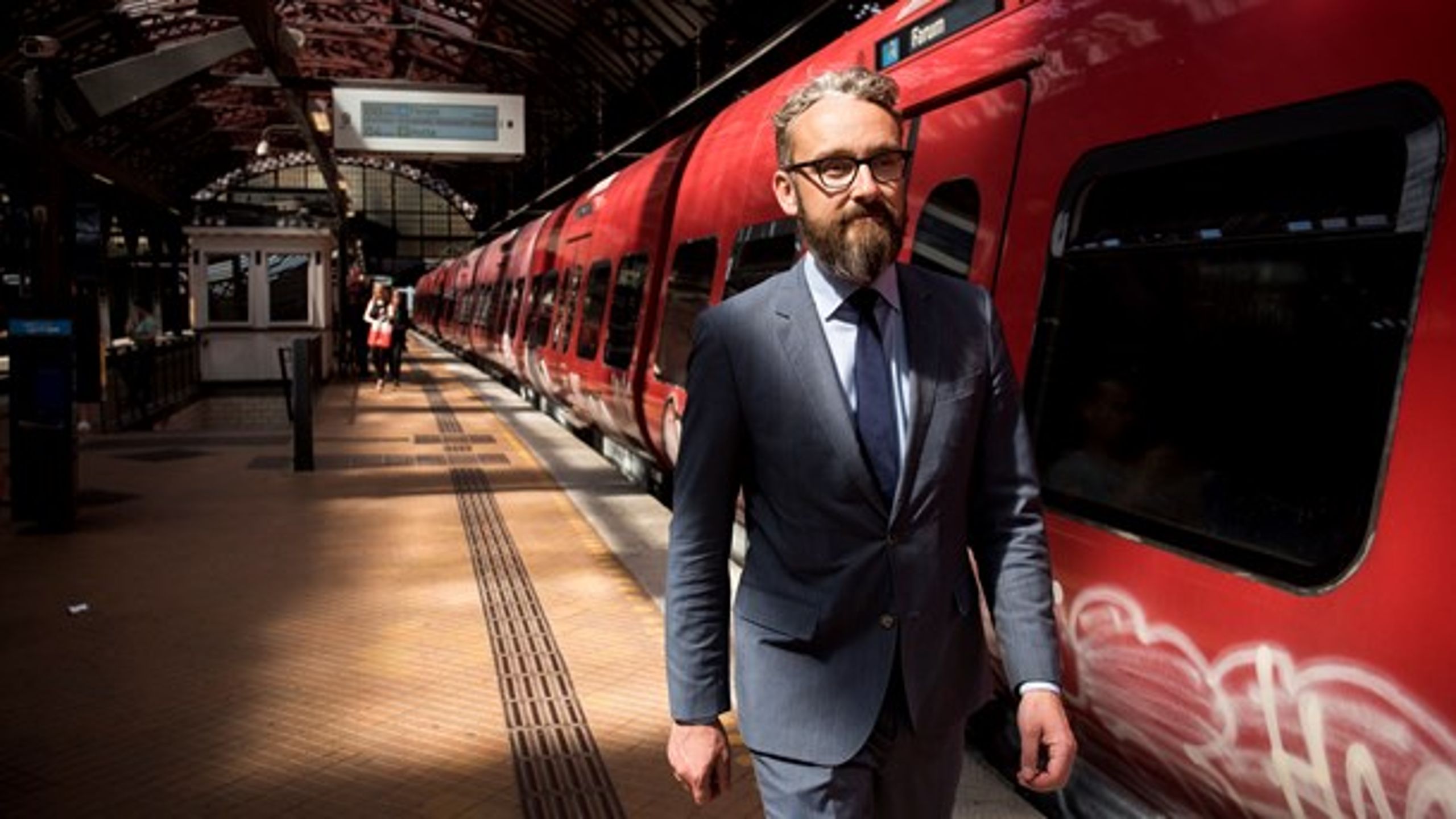 Passagerer i hovedstadsområdet rejser ofte med flere transportformer. Derfor skylder vi dem at sikre, at skiftene er gnidningsfri, mener transportministeren.