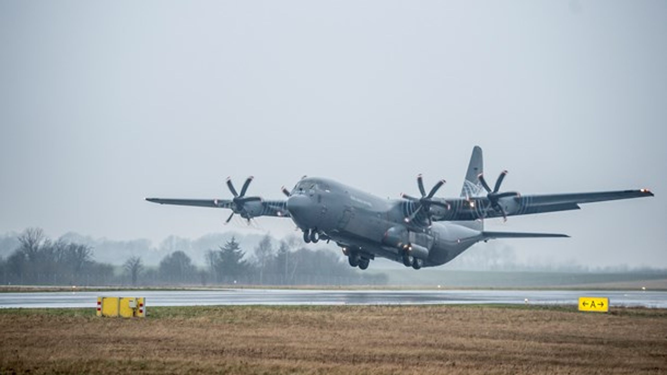 En investering i Flyvevåbnet og en udbygning af grønlandske lufthavne bør udgøre en vigtig del af en Arktis-strategi, skriver Martin A. Husted.&nbsp;