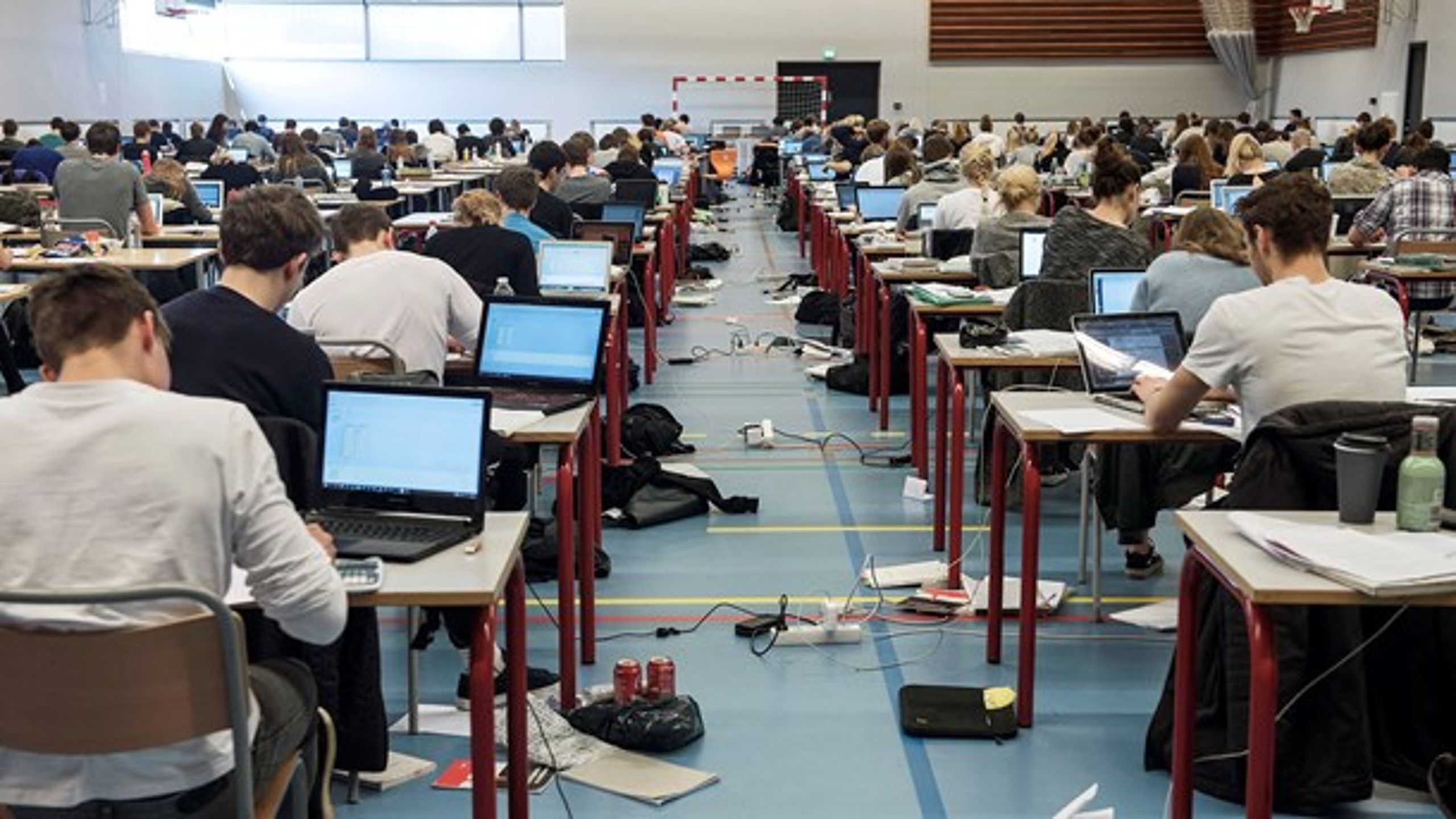 Efter hård kritik fra eksperter, elever og politikere har Undervisningsministeriets meldt ud, at Den digitale prøvevagt ikke bliver klar til sommer.&nbsp;