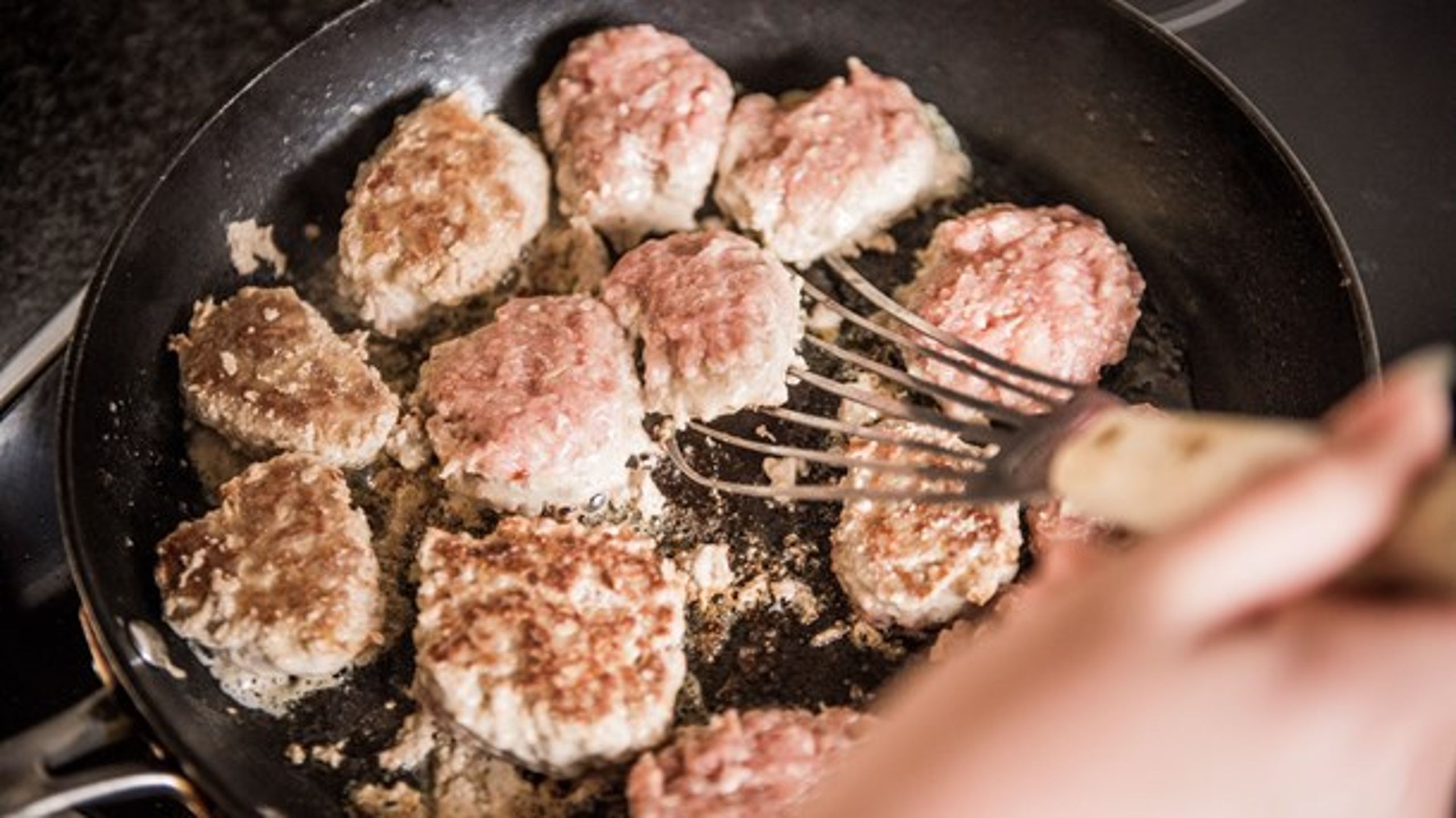 Frikadeller og juletræsdiskussioner har overtaget kulturdebatten, skriver Søs Marie Serup.&nbsp;