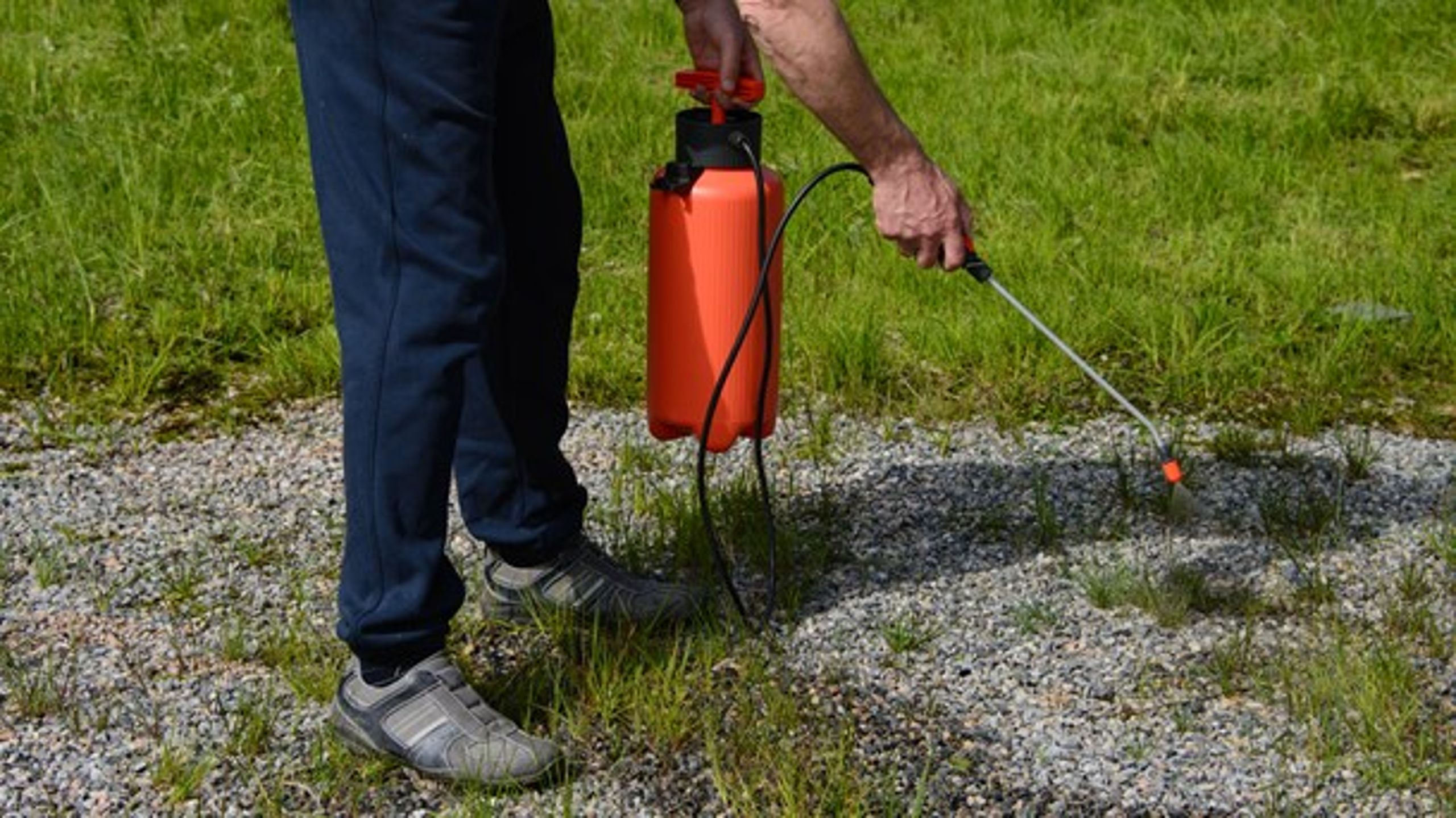 Tidligere blev rester af pesticider for eksempel gravet ned i jorden. I dag er vi heldigvis blevet klogere, skriver Danske Regioner.&nbsp;