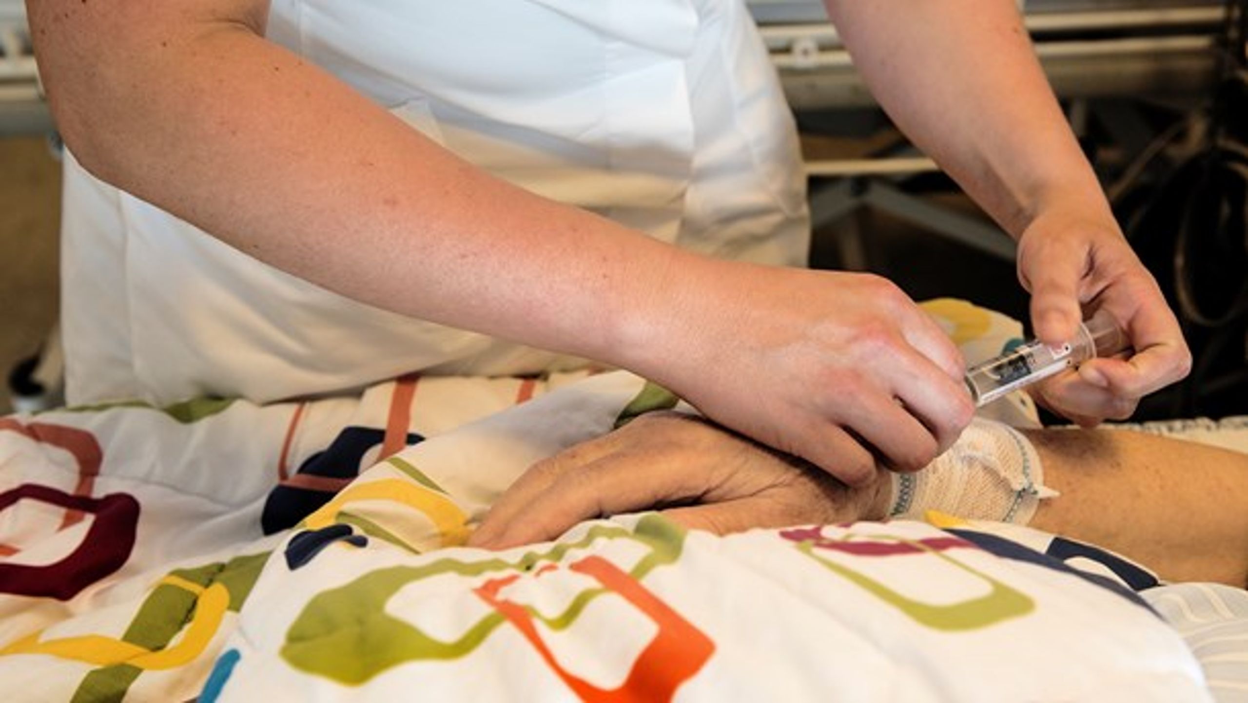 Jeg synes, FOA kæmper en forkert kamp. Det er ikke medarbejderne, men politikerne, de skal råbe op, skriver Harun Demirtas.