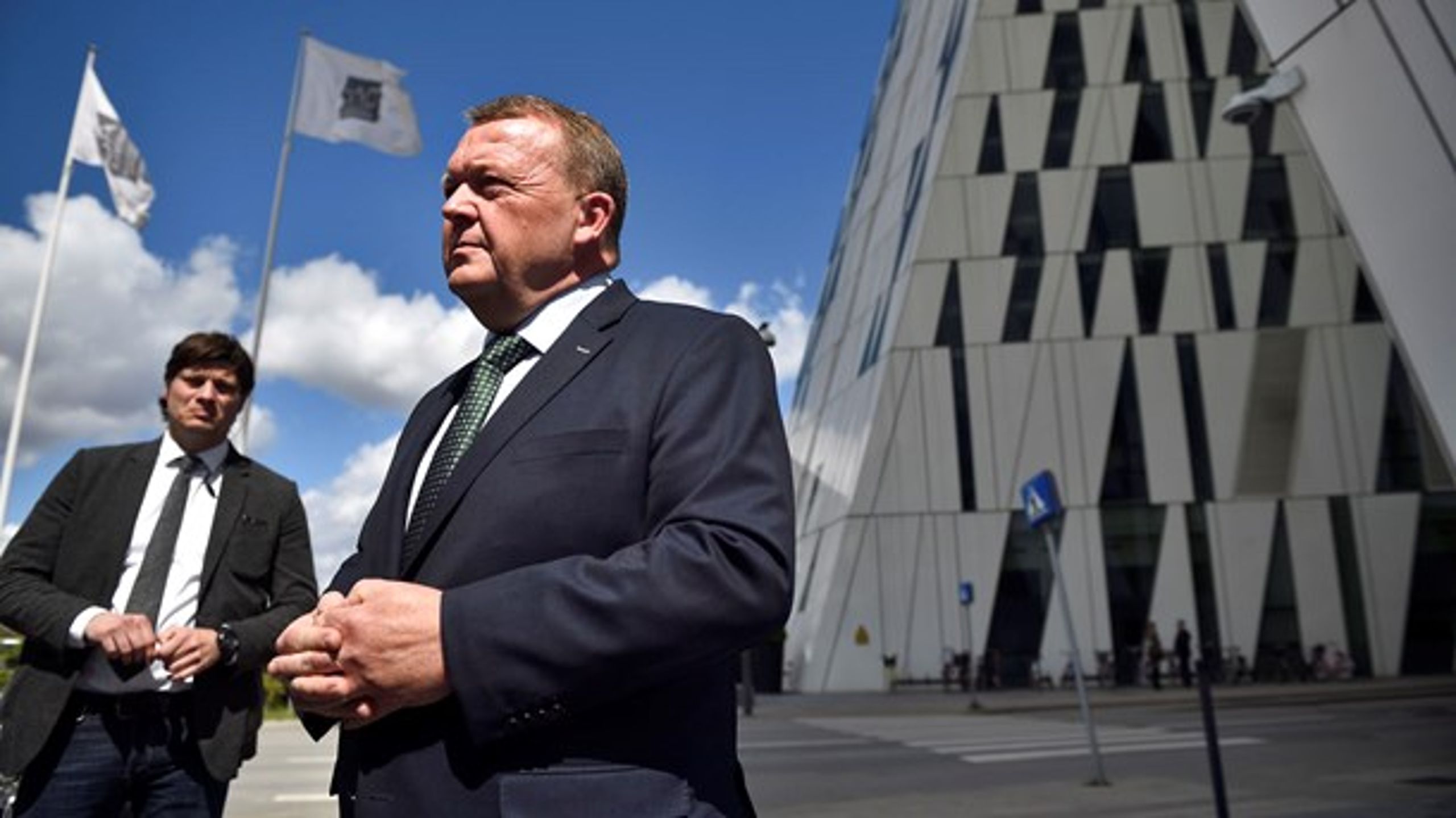 Lars Løkke Rasmussen (V) foran Bella Center i København, hvor han søndag lancerede Venstres seks mærkesager. Nummer ét er "en erfaren leder i usikre tider".
