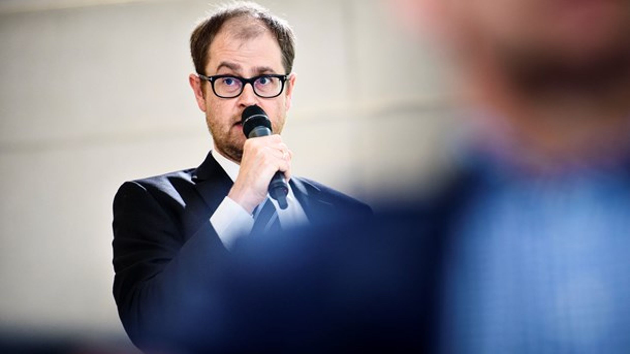 Cheføkonom i Cepos, Mads Lundby Hansen, er meget bekymret over Socialdemokratiets foreslåede "udvidede forsigtighedsprincip"&nbsp;