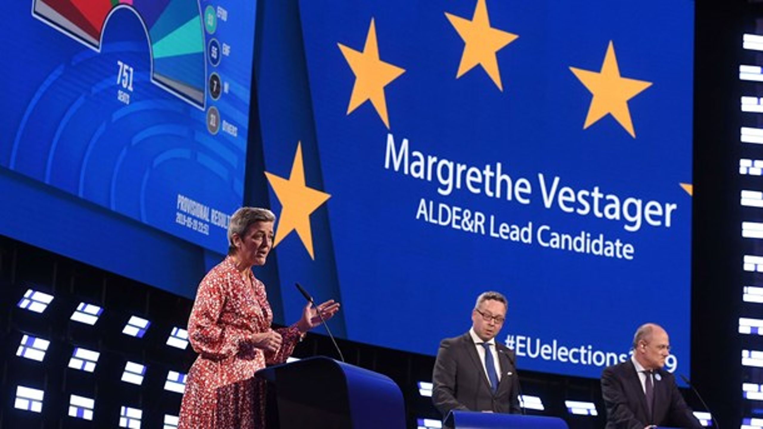 Vestagers navn er stadig hot på rygtebørsen i spillet om den næste kommissionsformand. Men der er ikke en afgørelse i sigte lige om hjørnet.