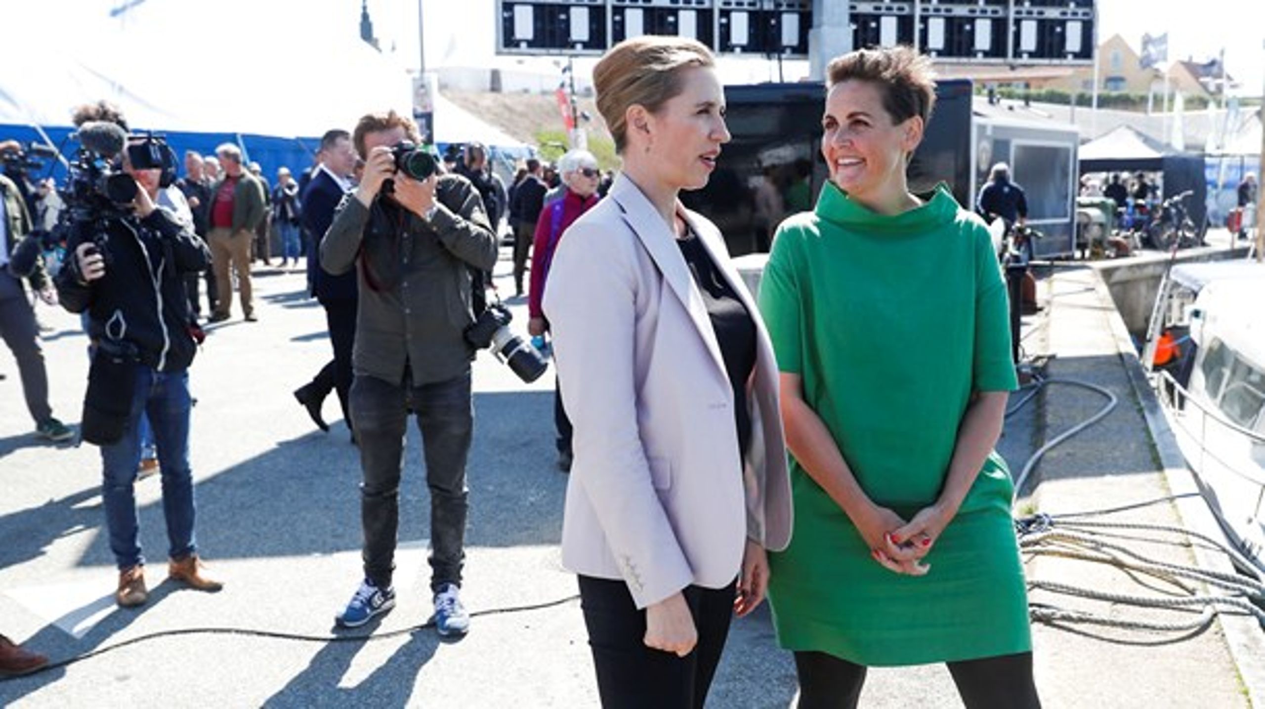 Fem ud af de i alt 13 partiledere ved årets folketingsvalg er kvinder. Blandt kandidaterne er andelen af kvinder 34,3 procent.&nbsp;