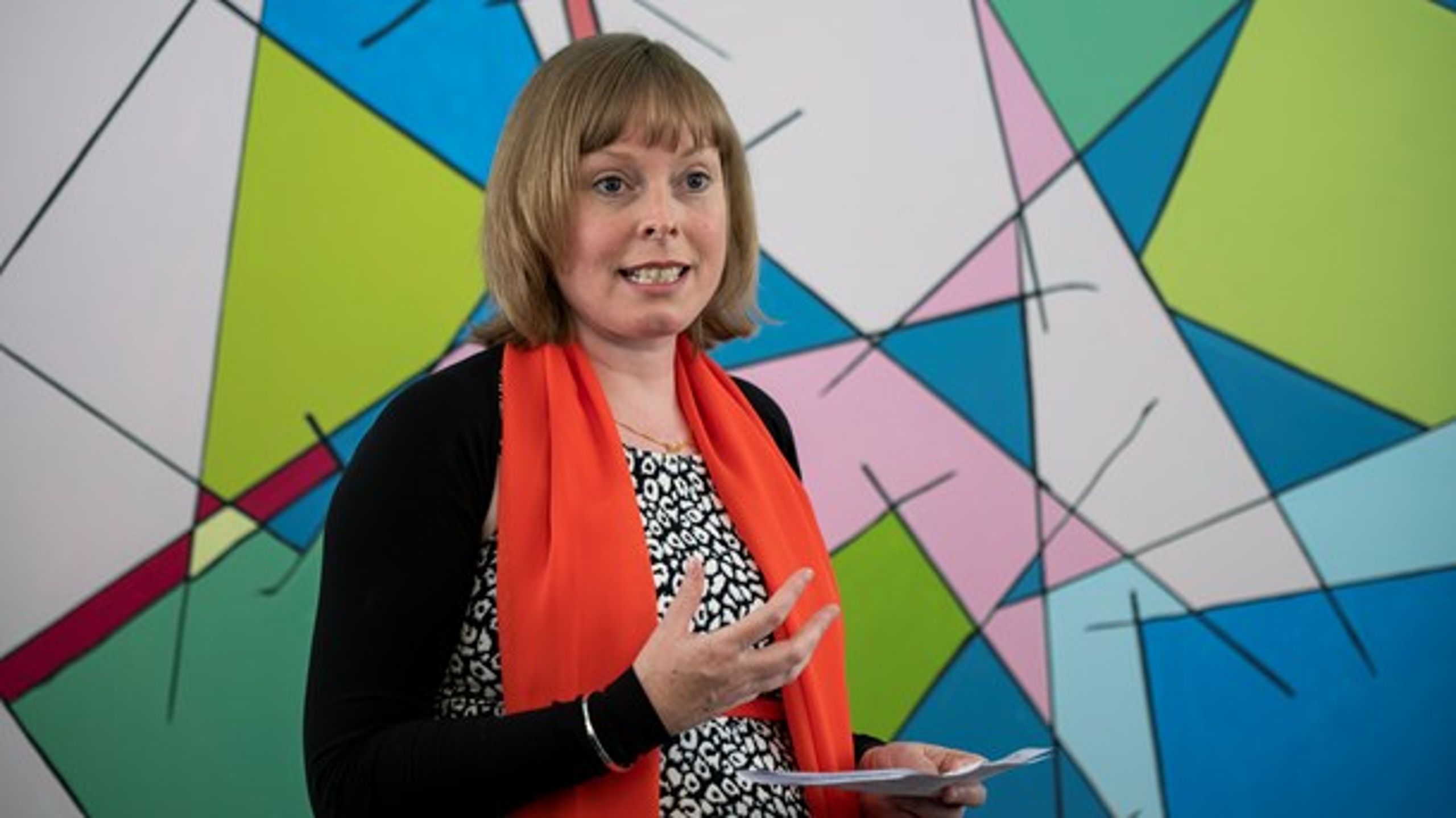 Joy Mogensen bliver af en politisk modstander kaldt "rigtig, rigtig snu", mens forgængeren Mette Bock roser den tidligere guide på kanalrundfarten i København for "energi, hjerte, ånd og intellekt".&nbsp;