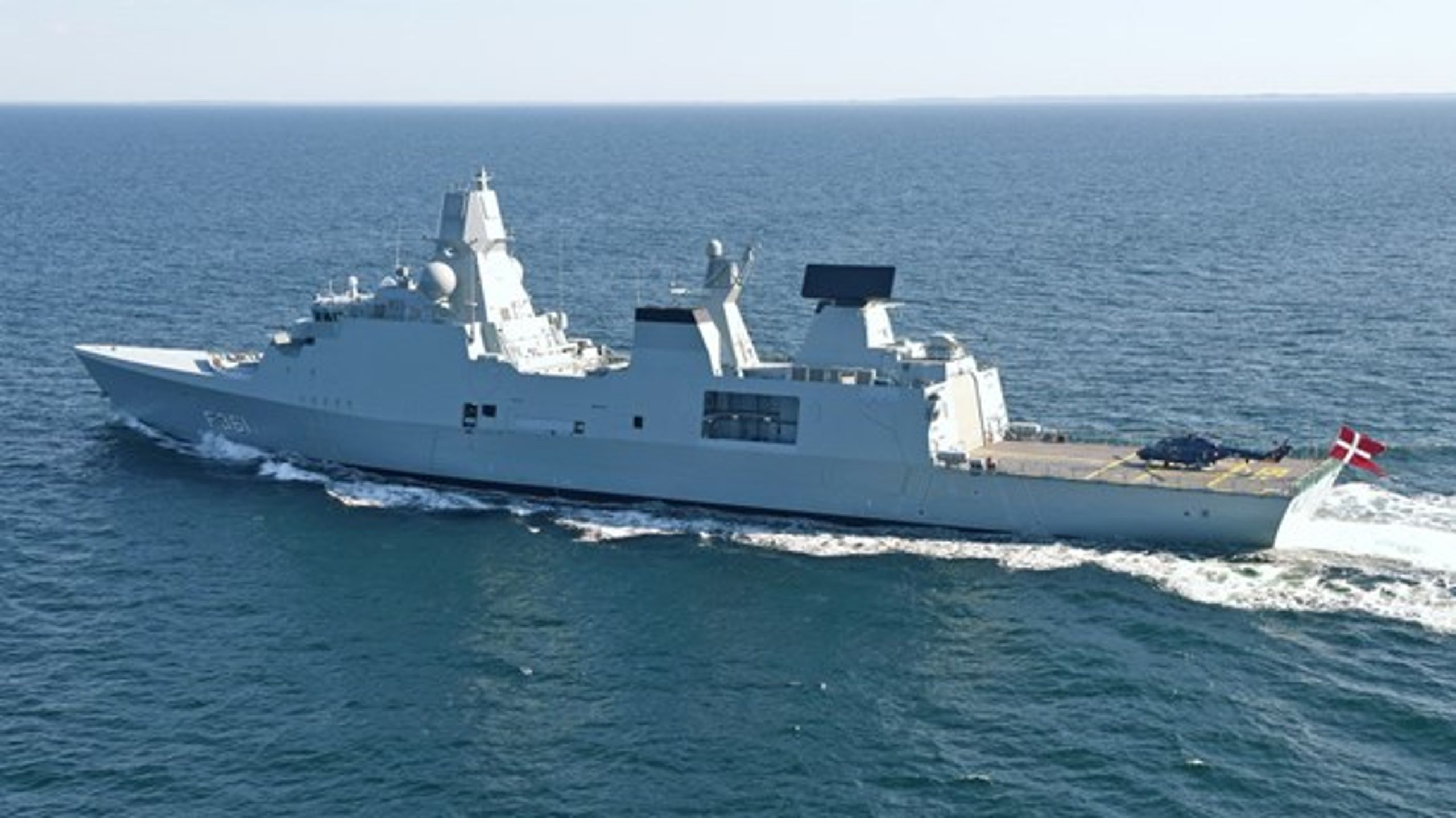 Fregatten Iver Huitfeldt eller et af dens to søsterskibe kan være på vej til Hormuzstrædet.