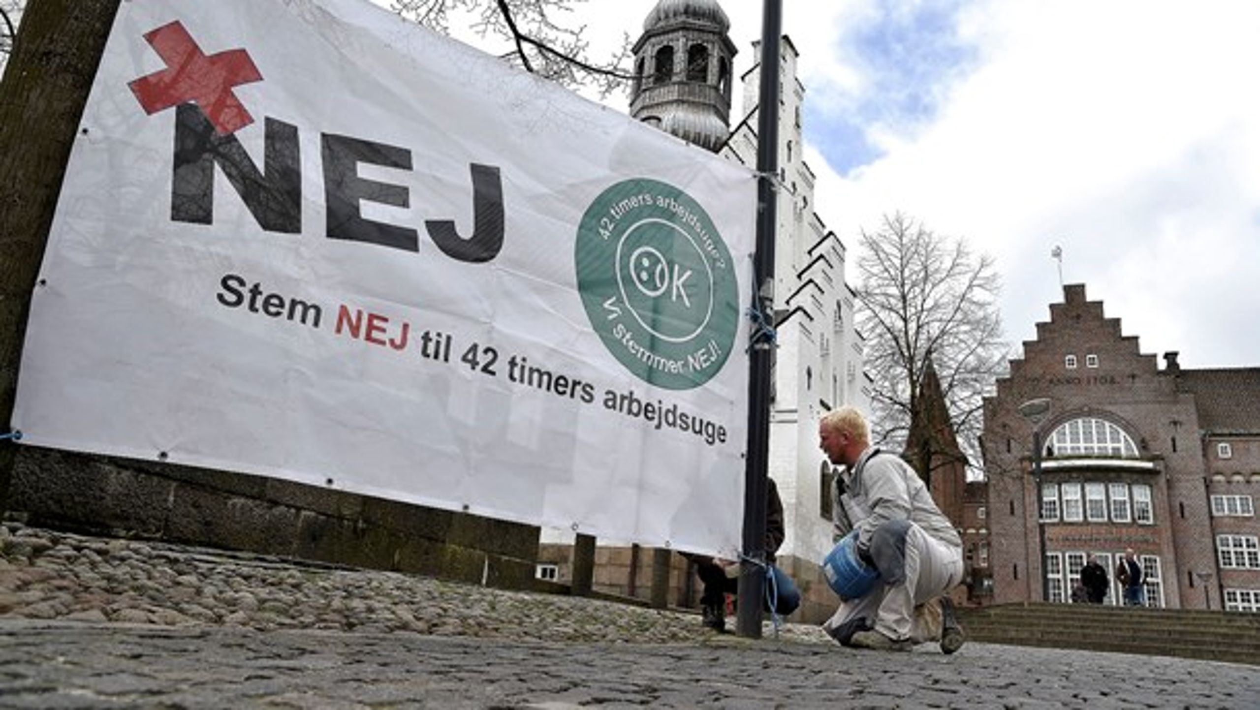 Der blev arrangeret flere demonstrationer landet over mod OK17 under navnet "OK17-Nej".