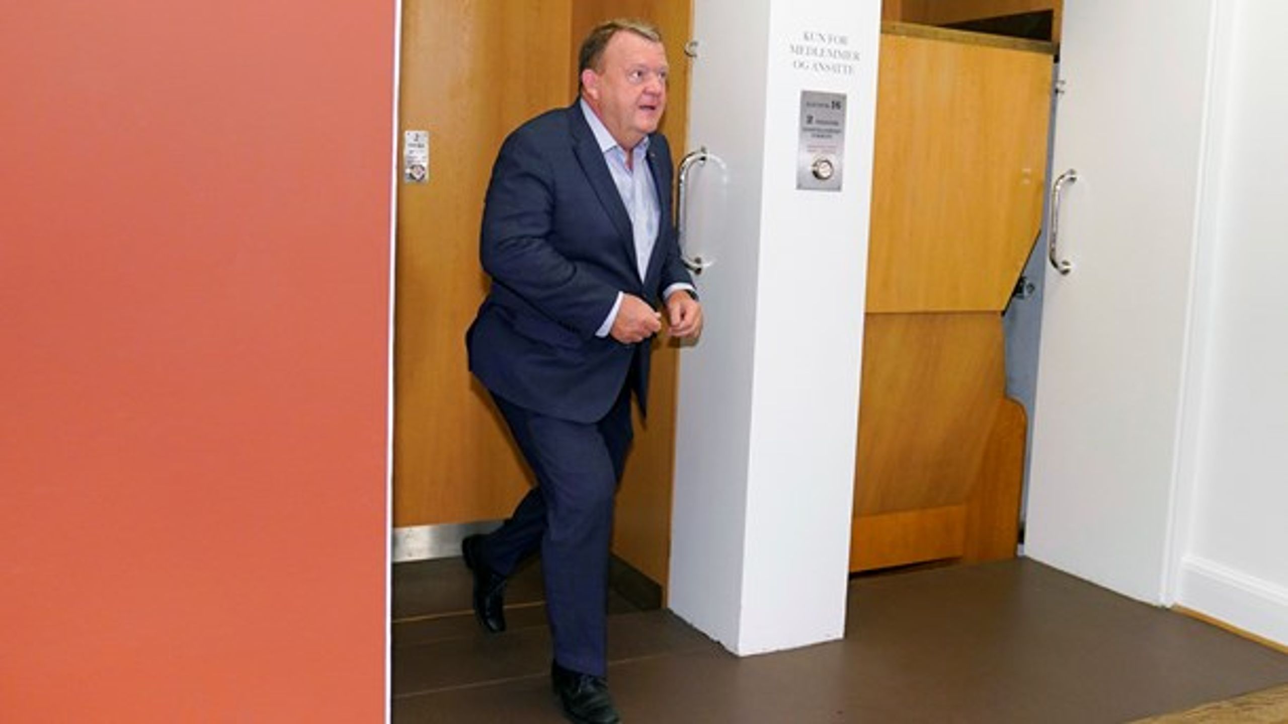 Lars Løkke Rasmussen (V) vil holde fast i formandsposten i Venstre.&nbsp;