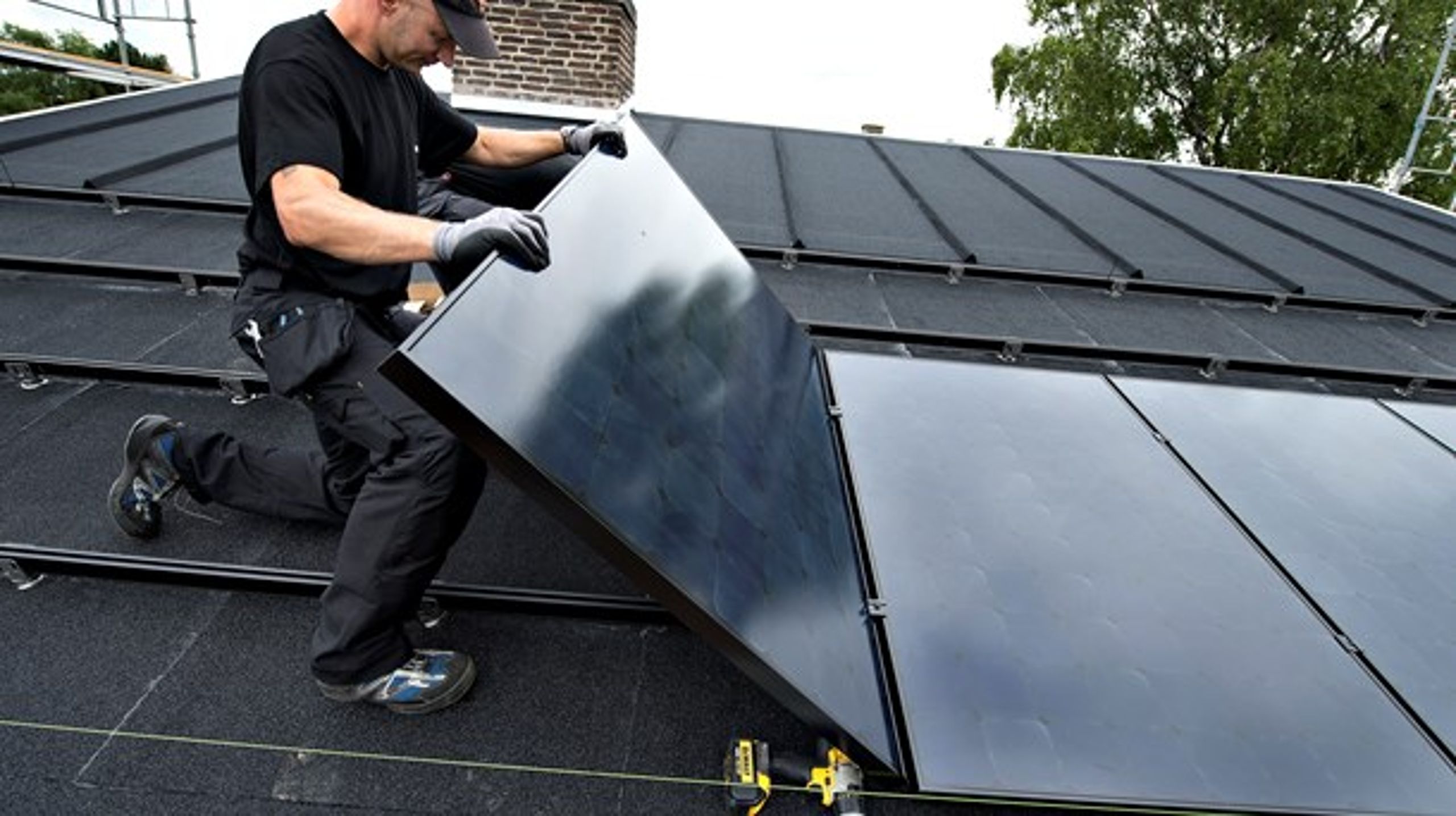 For mange kan det ikke betale sig at energirenovere deres ejendom, fordi man ikke kan indregne omkostningerne i huslejen. Det skal der ændres på, skriver Jannick Nytoft.