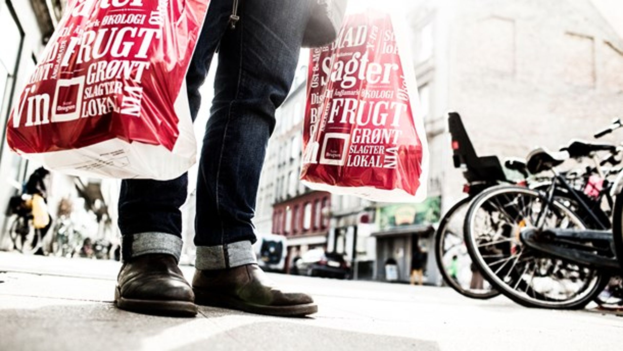 I dag går indtægterne fra plastposeafgiften direkte ind i den samlede skatte- og afgiftspulje og bliver anvendt på tværs af politiske områder, fortæller&nbsp;Christina
Busk.
