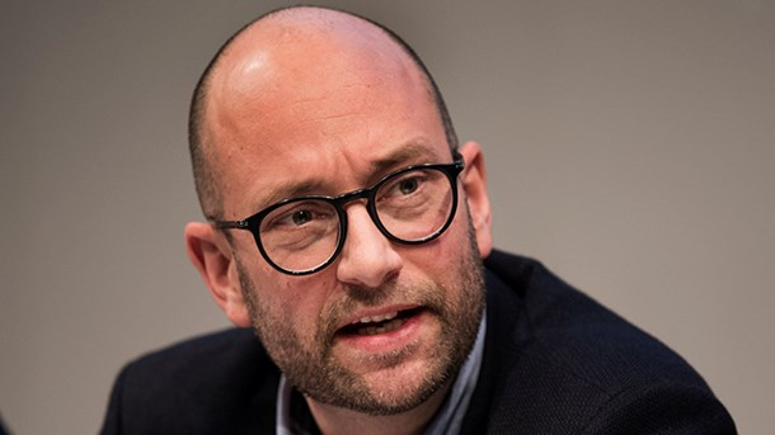 I bedste udviklingsministerstil havde Rasmus Prehn fastgjort symbolet for verdensmålene på sit jakkesæt på torsdagens samråd.&nbsp;