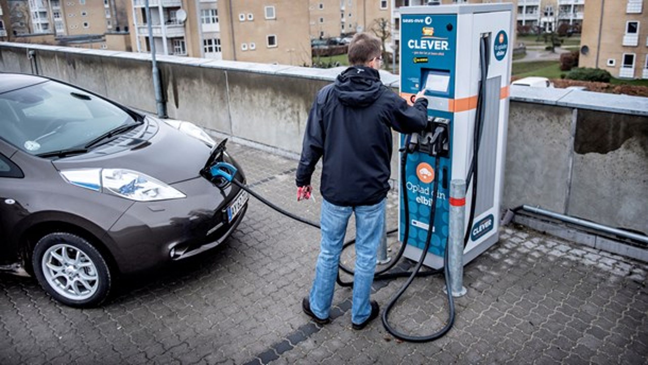 Der skal etableres cirka én ladestander per elbil. Det betyder, at der skal etableres cirka 200 ladestandere hver dag de næste ti år, vurderer Troels Hartung.