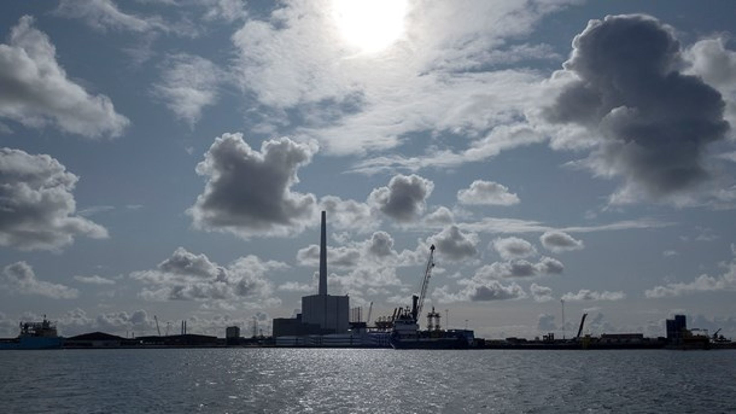 Ørsted vil have lukket permanent ned for Esbjergværket med udgangen af 2022, men det er for tidligt, mener Energistyrelsen nu, som dermed justerer den tidligere holdning.