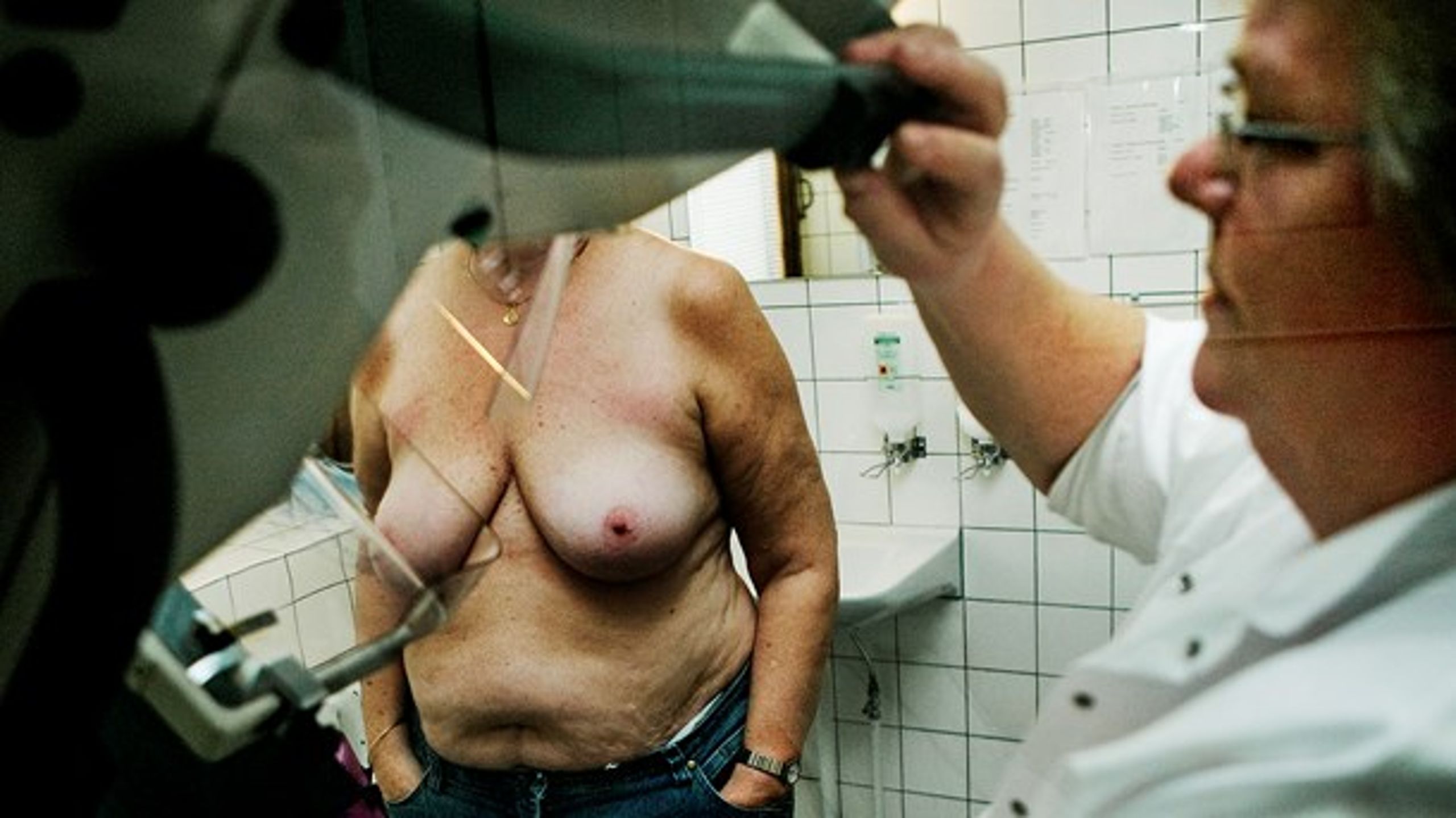 Kvinder mellem 50 og 69 får hvert andet år tilbudt mammografi, men hver ottende udvikler brystkræft. Tænk, hvis ny teknologi kunne frikende kvinderne uden for&nbsp;risikozonen, skriver LVS.