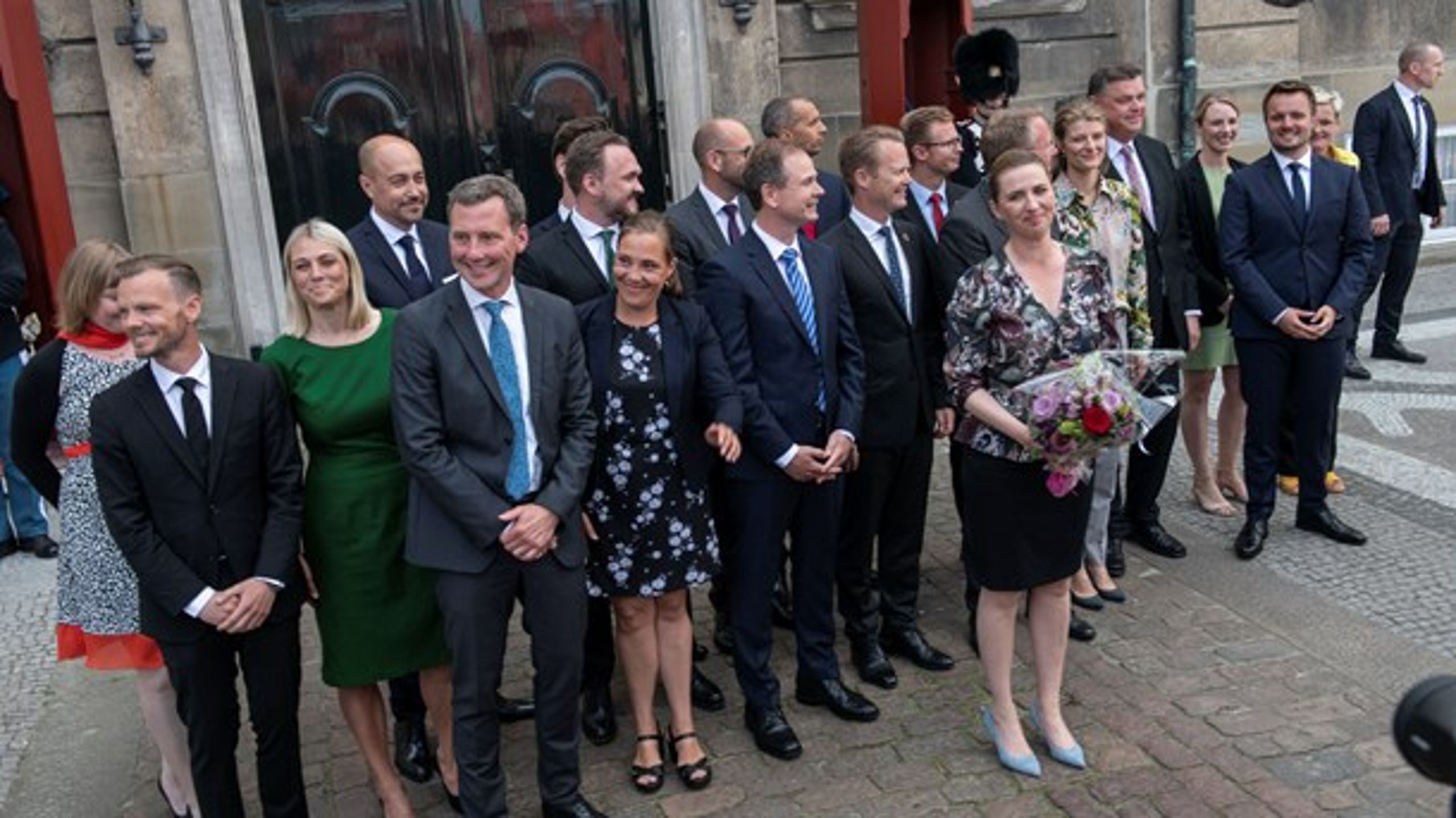 Hvis der er taget partipolitiske hensyn til ansættelse af pressechefer, vil det nok skabe præcedens for nyansættelse af pressefolk, hver gang regeringen skifter, skriver Erik Boel.