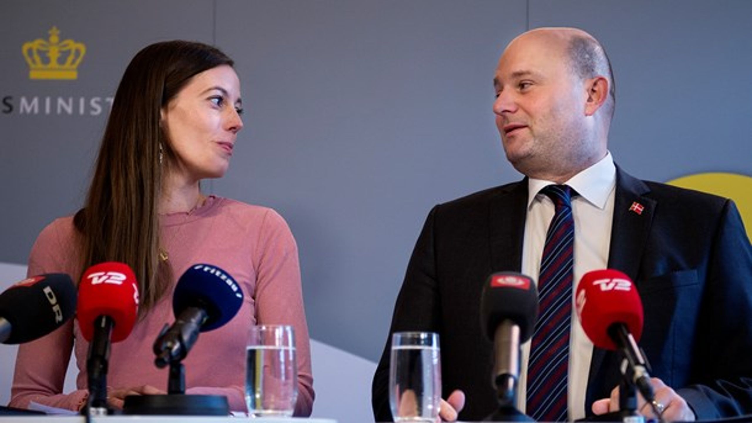 Konservative vil væk fra "den hårde målstyring" af undervisningen, og derfor bør en ekspertgruppe&nbsp;gennemgå de bindende læringsmål, siger undervisningsordfører Mai Mercado.