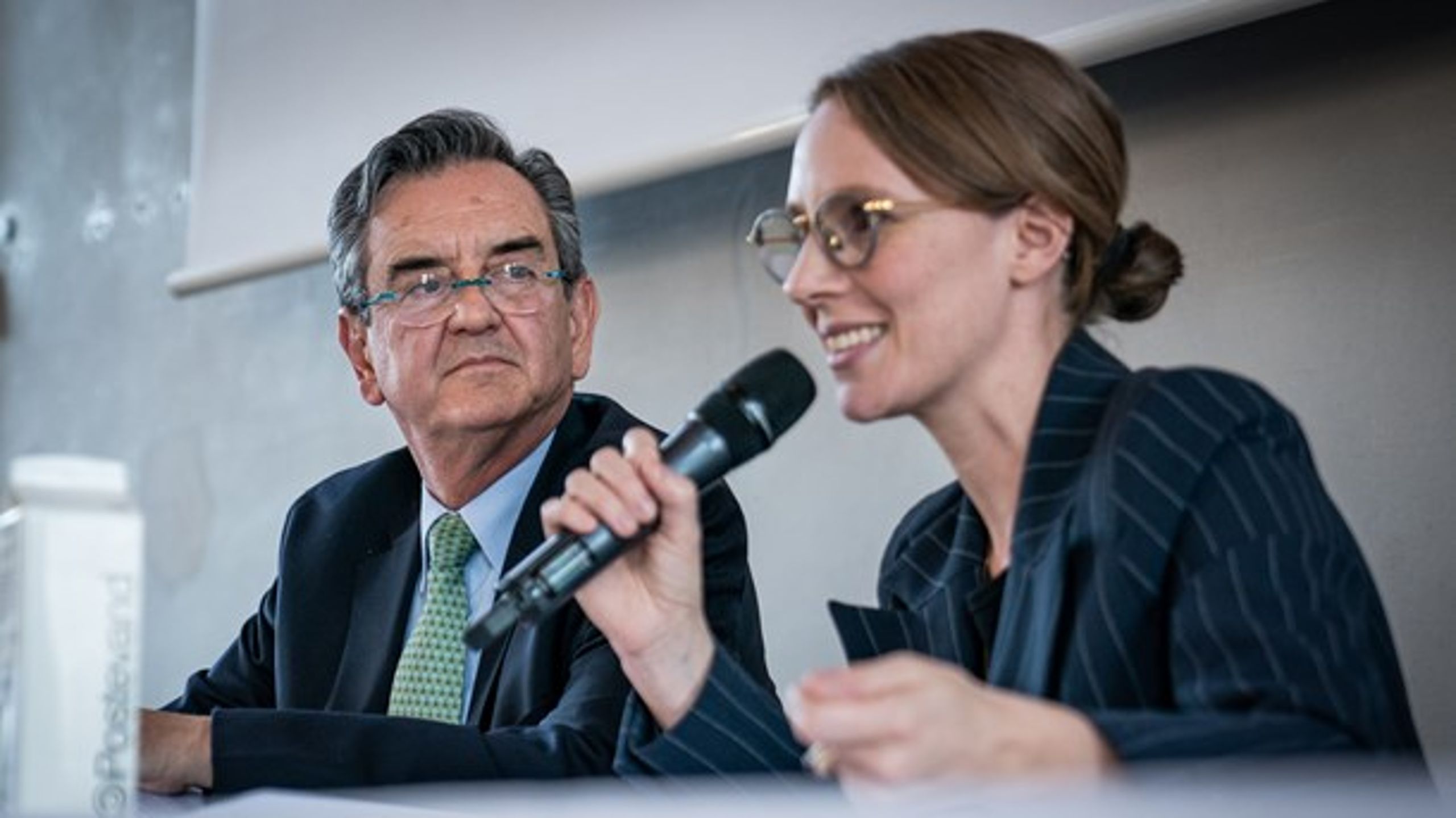 Miljøminister Lea Wermelin (S) og Rodolfo Lacy, OECD, svarer på spørgsmål fra publikum til modtagelsen af OECD's evaluering af dansk miljøpolitik 14. november 2019.&nbsp;