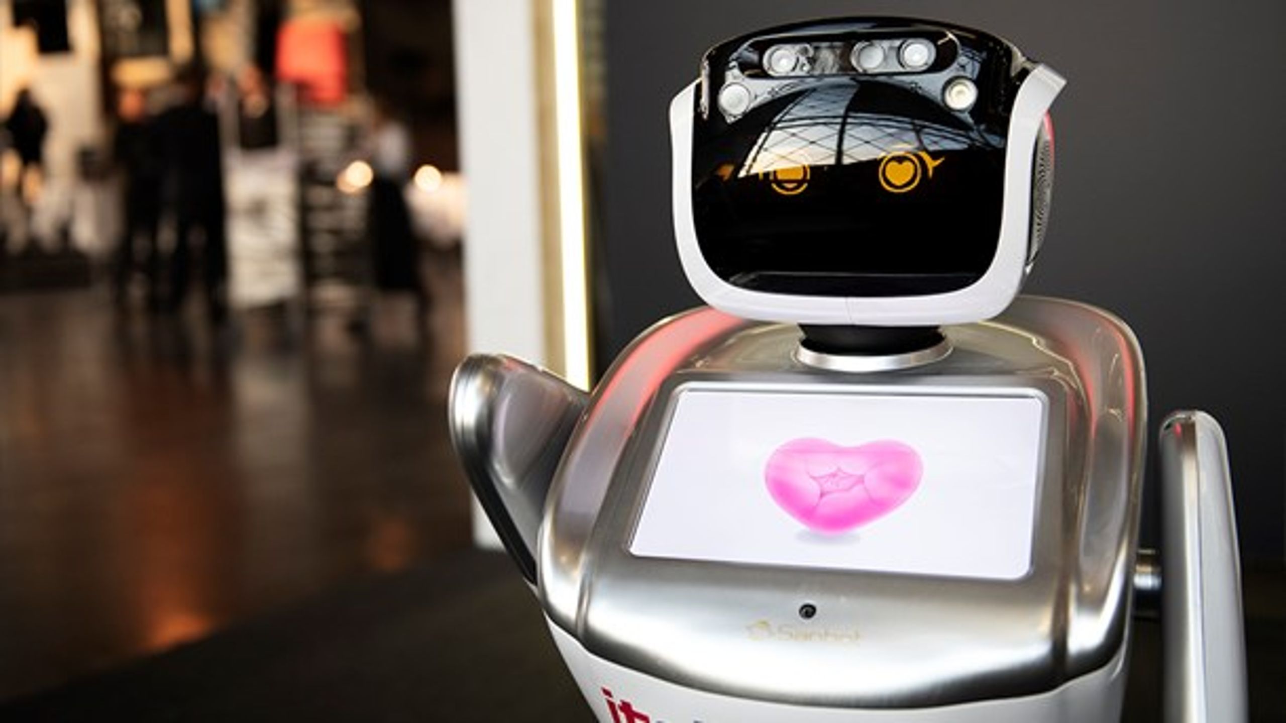 I stedet for at konkurrere på løn skal vi have&nbsp;de bedste maskiner, klogeste hoveder og dygtigste hænder, skriver Henrik Aarestrup og Johan Moesgaard.&nbsp;