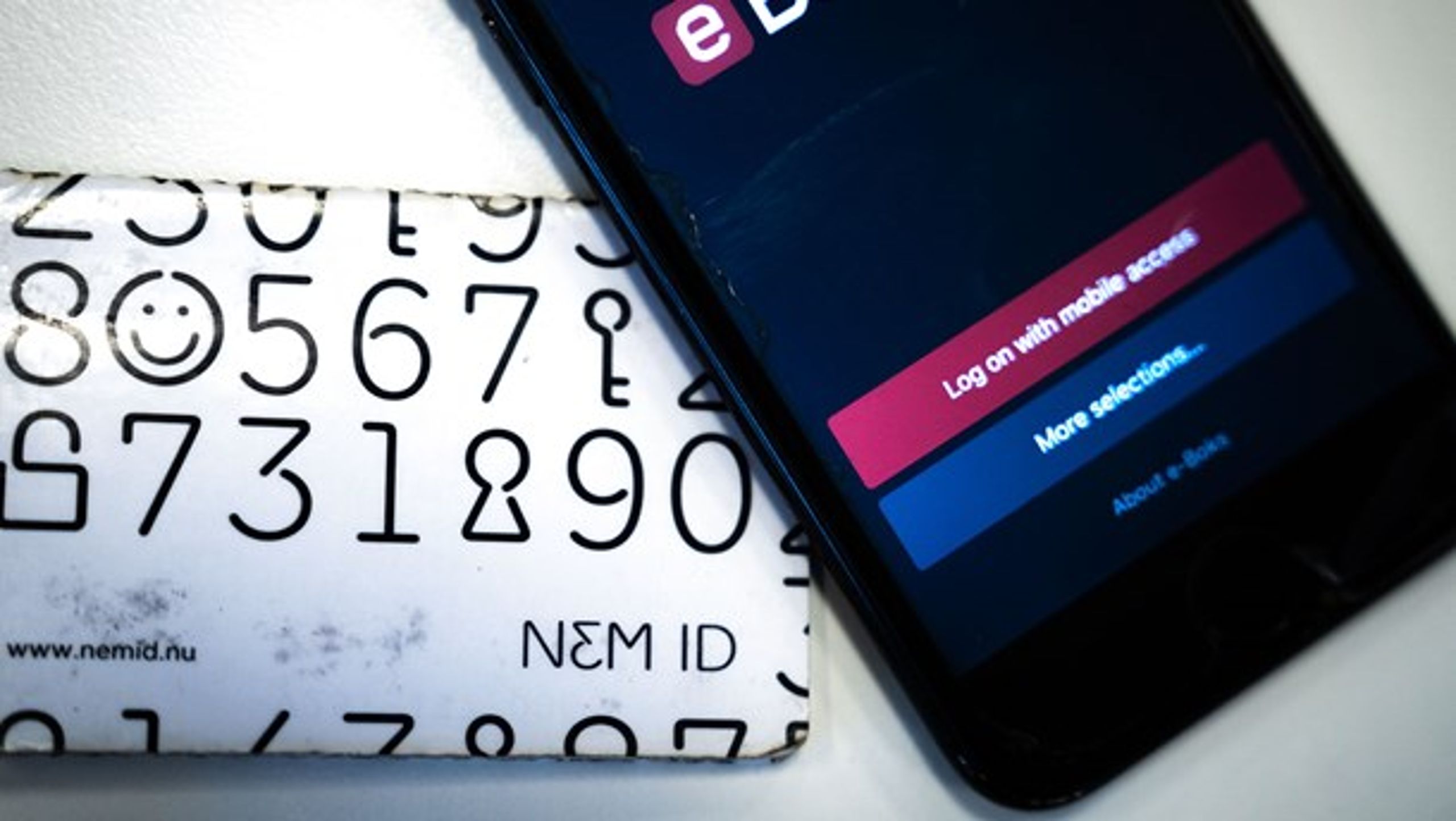 E-Boks og NemID er velkendte for de fleste, men snart skal de to systemer skiftes ud med nye. Og nu stiger den forventede pris, viser dokumenter. <br>