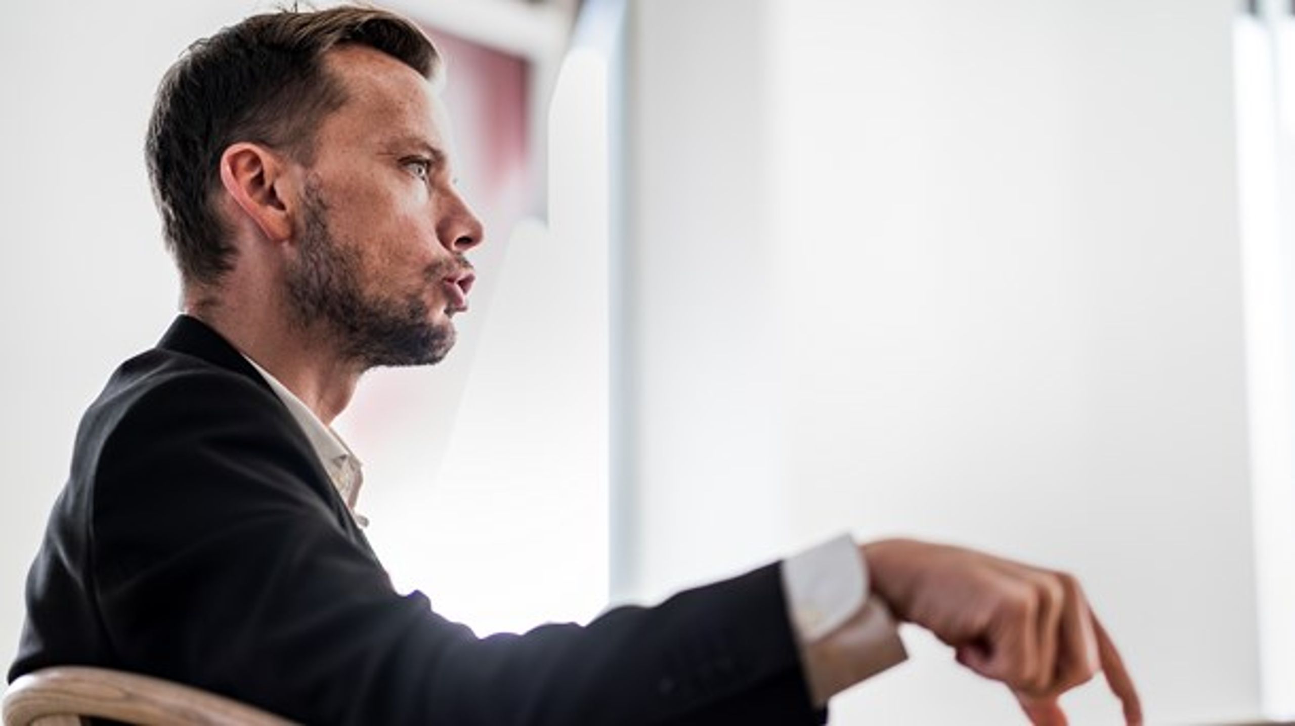 Beskæftigelsesminister Peter Hummelgaard Thomsen (S)&nbsp;har sagt, at det bedste for&nbsp;børnene er, at mor og far kommer i arbejde, hvilket Cepos' chefkonsulent Jørgen Sloth er helt enig i.