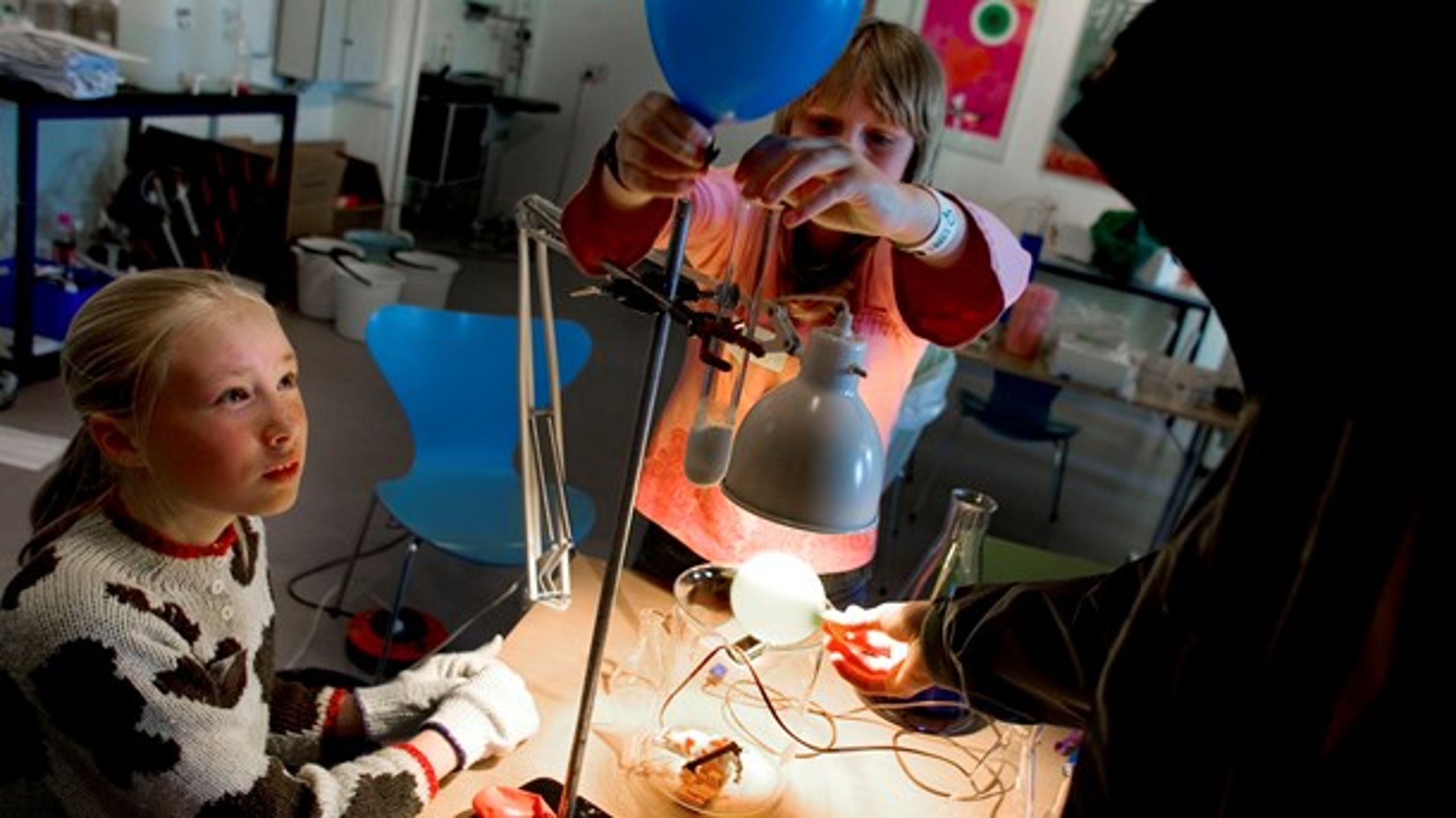 Vi skal have flere børn og unge til at kaste sig over de såkaldte STEM-fag (<i>science, technology, engineering, math</i>), mener Peter Sand.