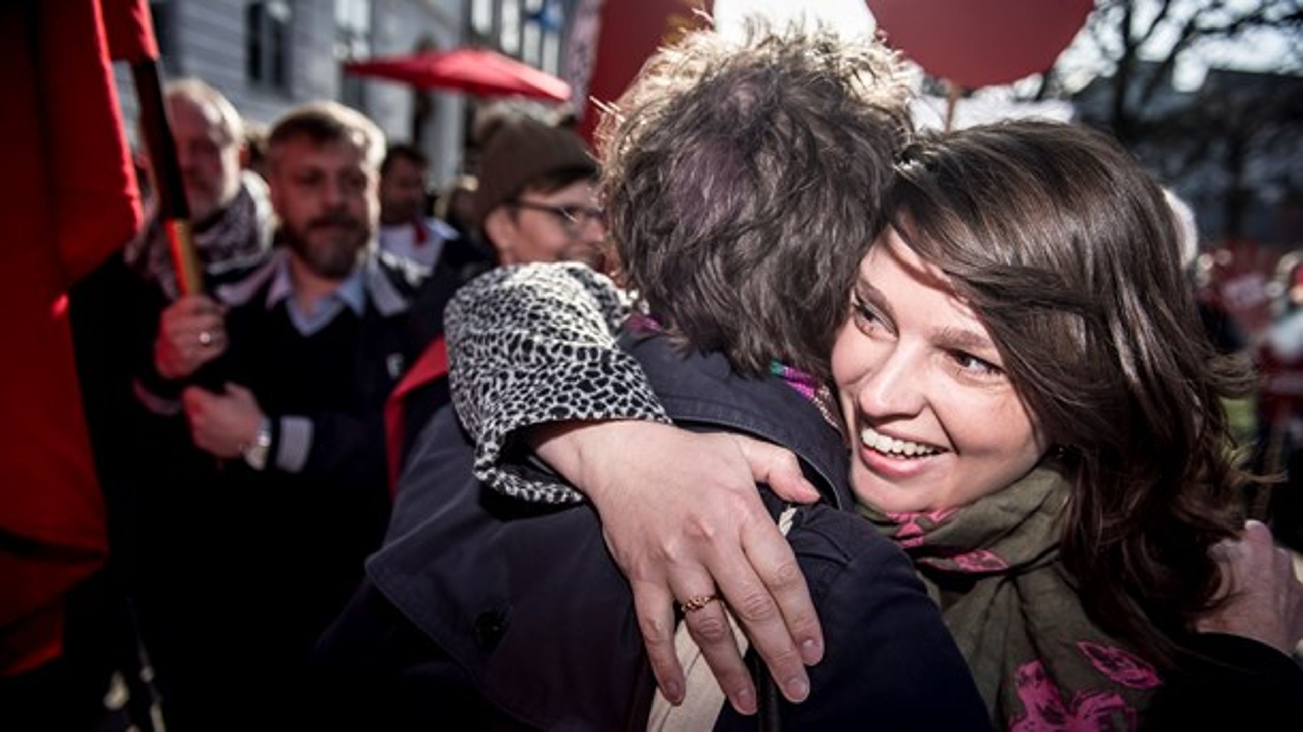 Politikere gambler ikke kun med flexicuritymodellen, når maskerne i sikkerhedsnettet bliver større, men også med vores samfundskontrakt, skriver FH's næstformand, Majbrit Berlau.