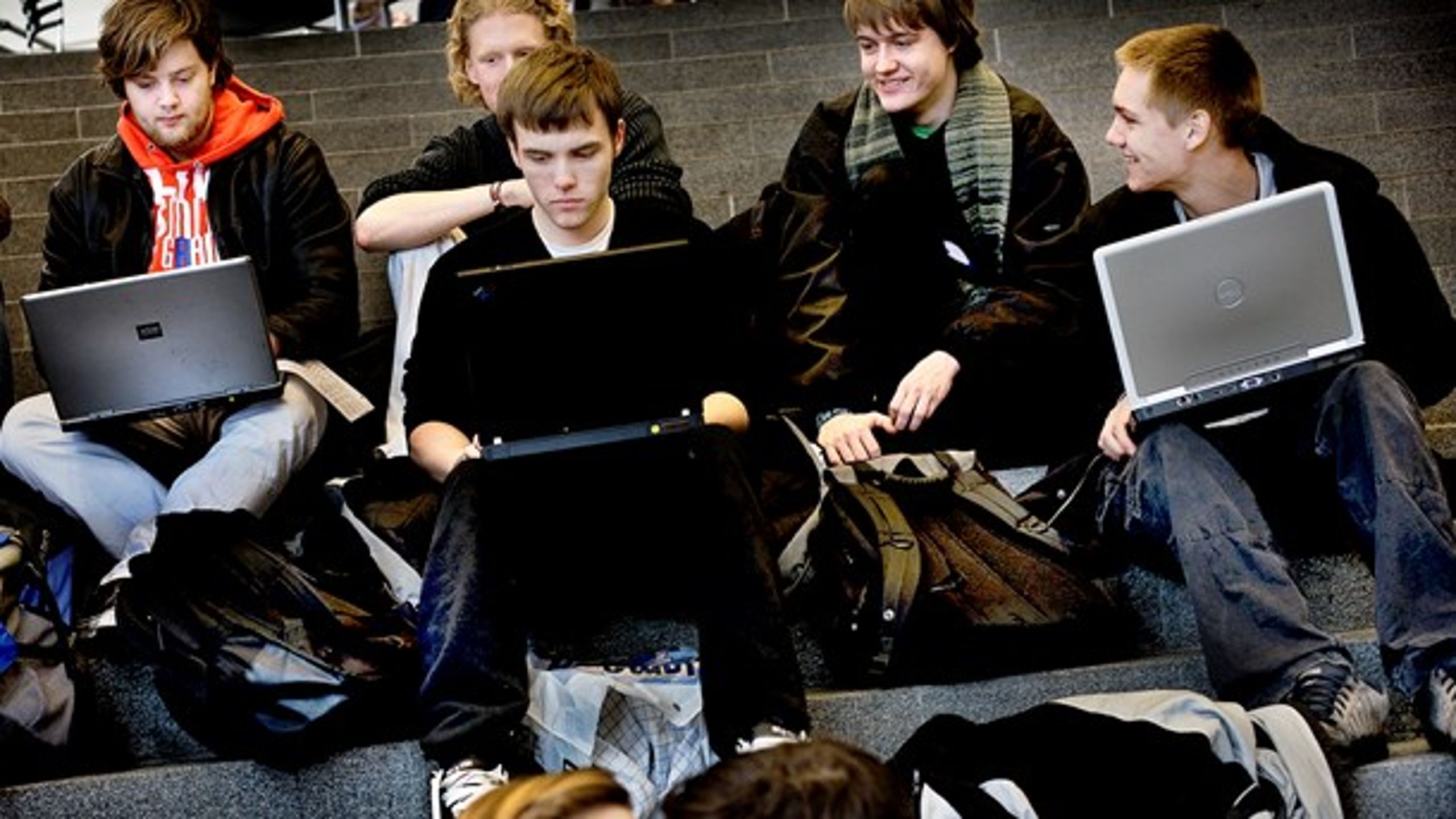 Burde vi drøfte, hvor fintmasket et kontrol- og servicenet vi egentlig vil kaste ud over det danske samfund?, skriver&nbsp;Hanne Marie Motzfeldt og Jens Kjellerup Hansen.