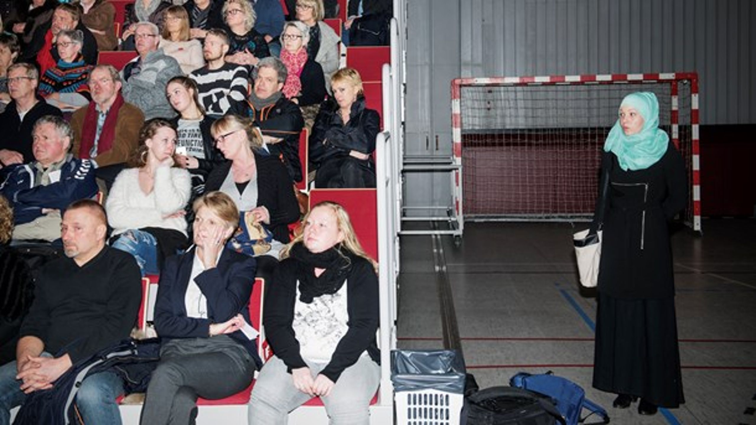 Opholdstilladelse er ikke lig med adgang til gratis uddannelse. Det går alvorligt&nbsp;ud over integrationen for et stort antal flygtningekvinder, mener&nbsp;Abdullah Sakka