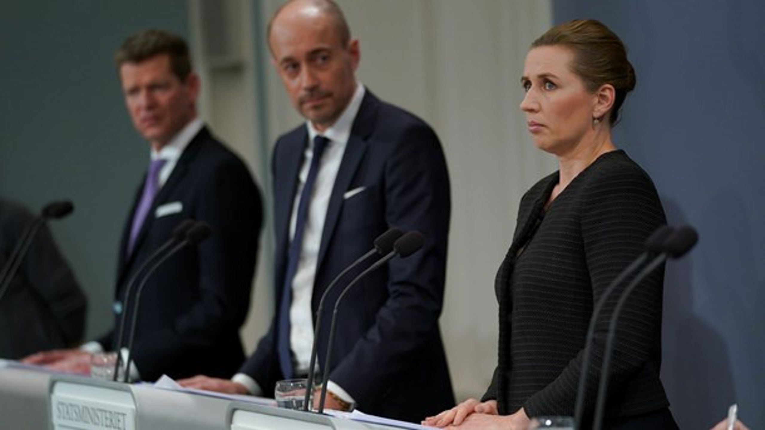 Hvor syge vil danskerne blive af coronavirus, hvor mange vil blive smittet, og hvor meget sundhedspersonale bliver sat ud af spillet af sygdommen. Det er blandt de spørgsmål, som skaber usikkerhed om pandemiens konsekvenser i Danmark.&nbsp;